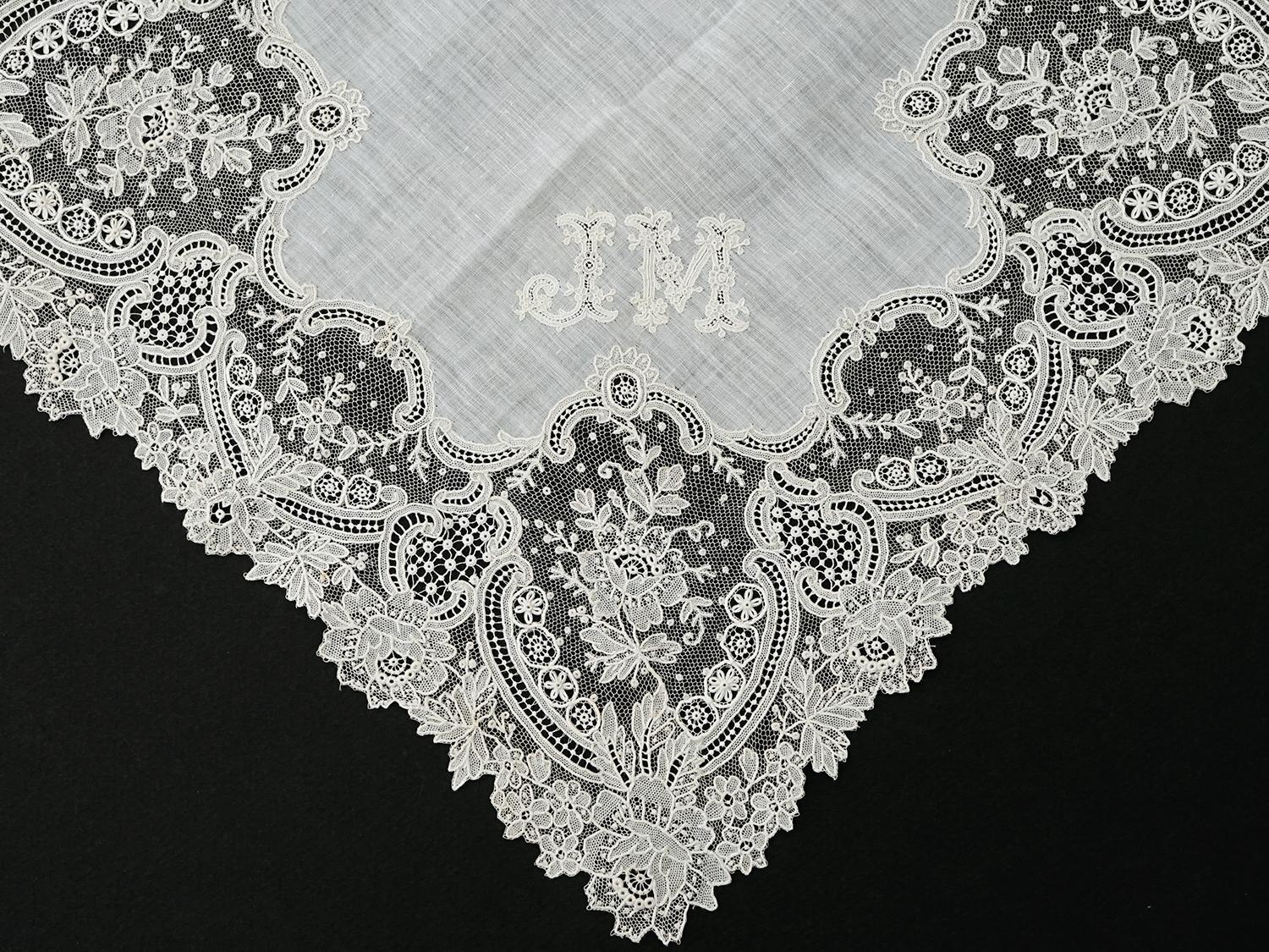 画像2: アンティーク ポワンドガーズ  結婚式のハンカチ 【JM】イニシャル刺繍入り【ポワン・ド・ガーズ】  (2)