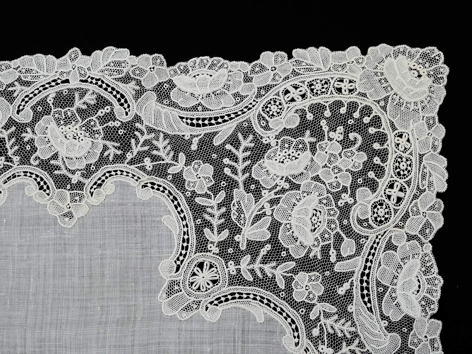 画像12: アンティーク ポワンドローズ  結婚式のハンカチ 【MV】イニシャル刺繍入り 【ポワン・ド・ローズ】　【ポワン・ド・ガーズ】  (12)