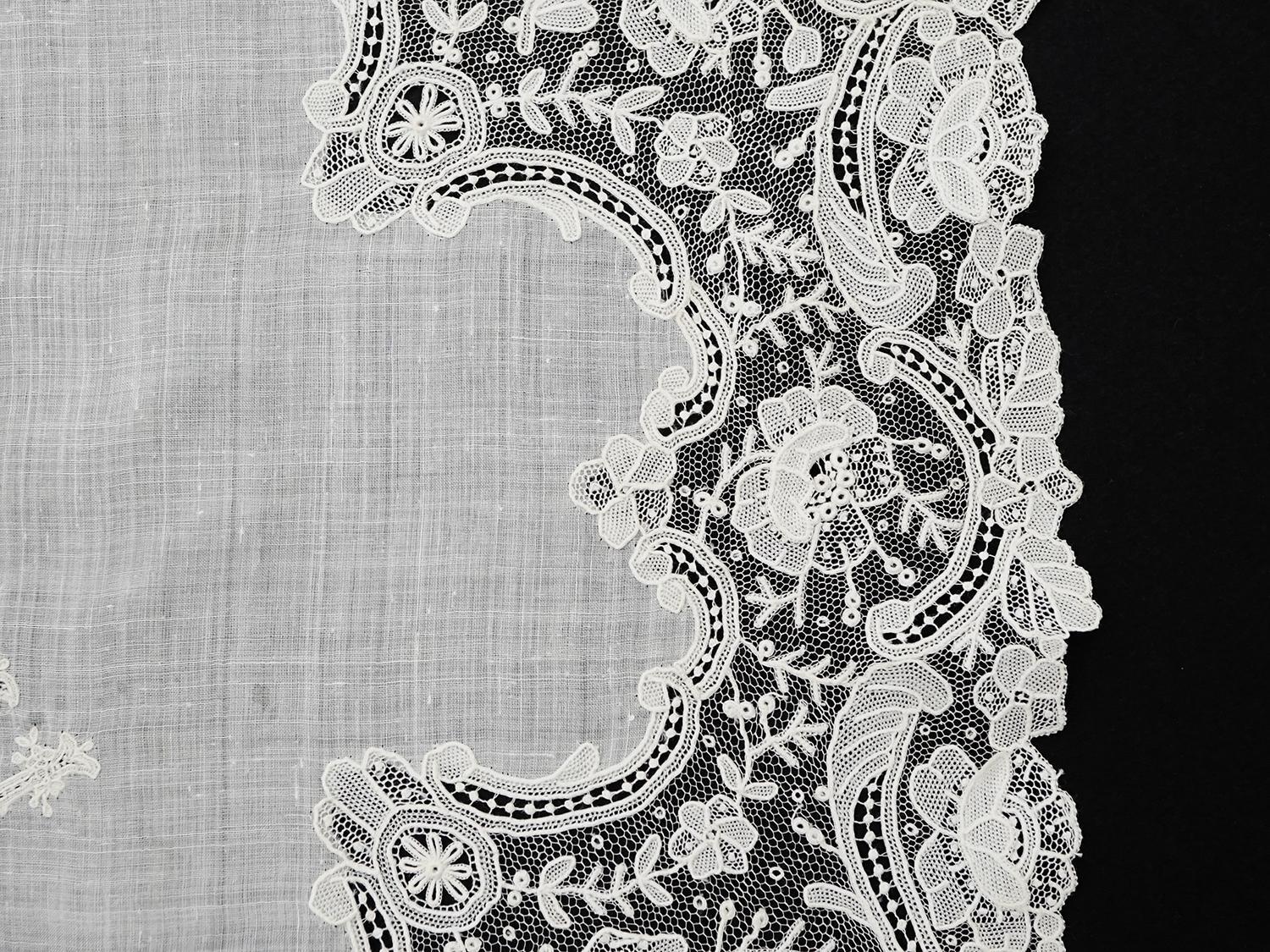 画像14: アンティーク ポワンドローズ  結婚式のハンカチ 【MV】イニシャル刺繍入り 【ポワン・ド・ローズ】　【ポワン・ド・ガーズ】  (14)