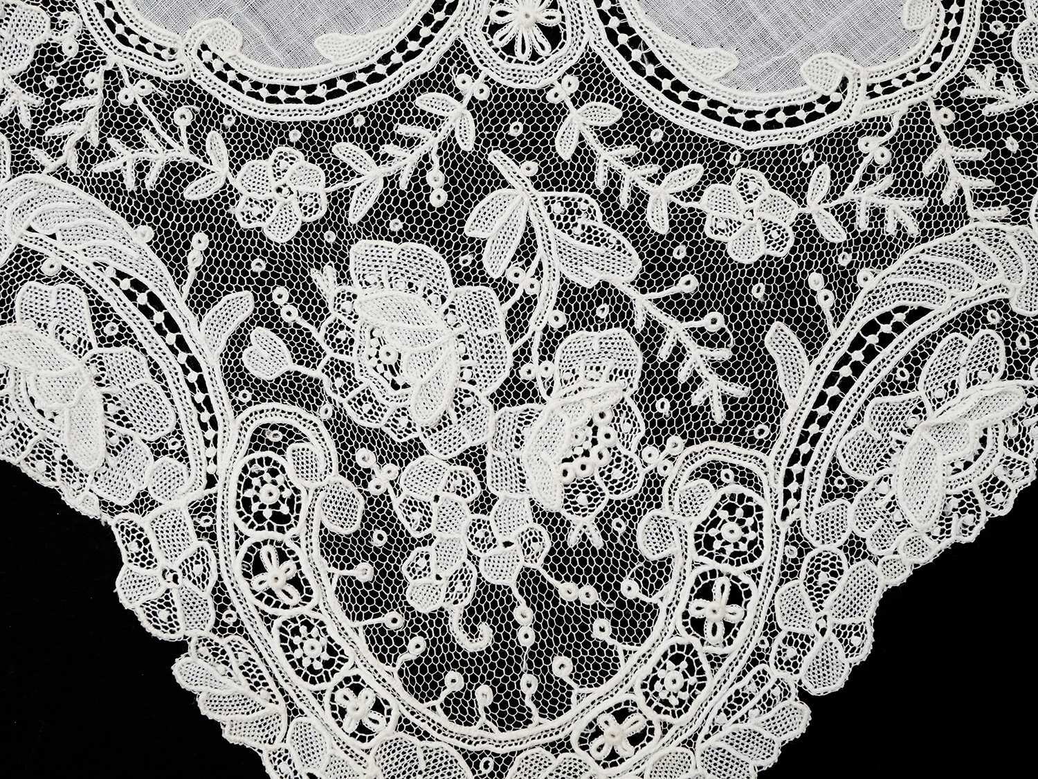 画像7: アンティーク ポワンドローズ  結婚式のハンカチ 【MV】イニシャル刺繍入り 【ポワン・ド・ローズ】　【ポワン・ド・ガーズ】  (7)