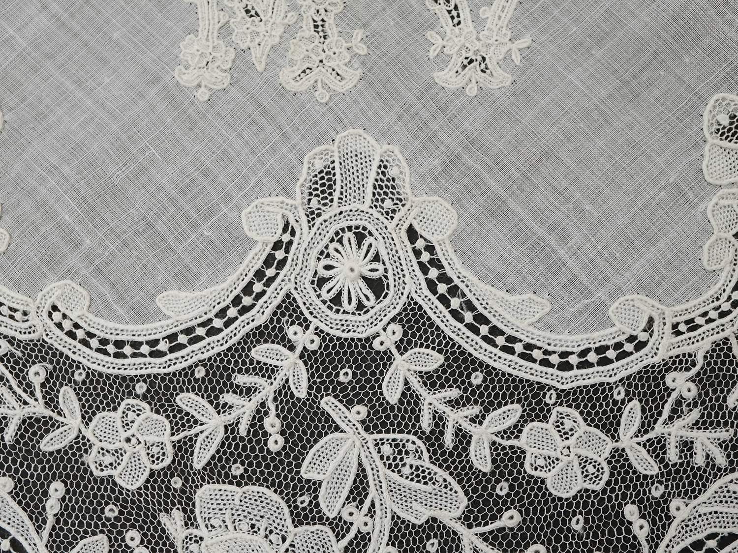 画像5: アンティーク ポワンドローズ  結婚式のハンカチ 【MV】イニシャル刺繍入り 【ポワン・ド・ローズ】　【ポワン・ド・ガーズ】  (5)