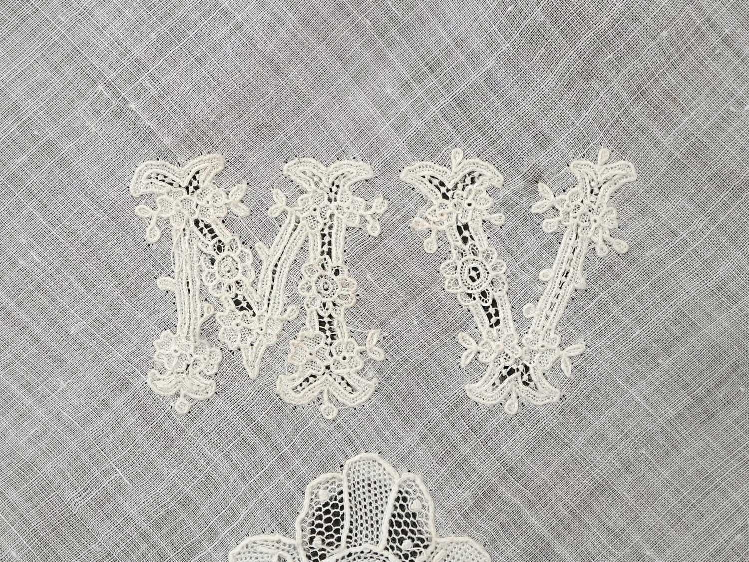 画像3: アンティーク ポワンドローズ  結婚式のハンカチ 【MV】イニシャル刺繍入り 【ポワン・ド・ローズ】　【ポワン・ド・ガーズ】  (3)