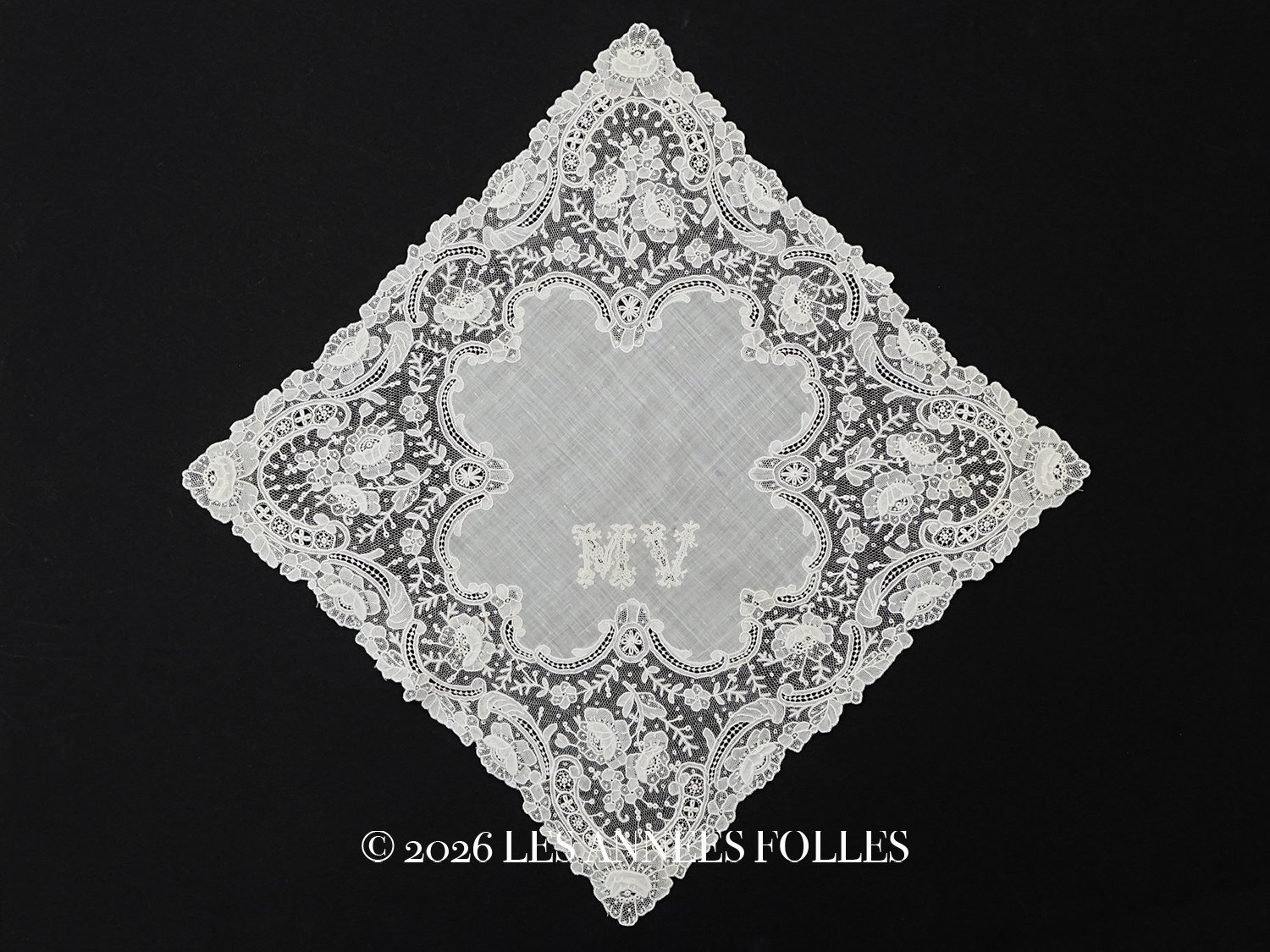 画像1: アンティーク ポワンドローズ  結婚式のハンカチ 【MV】イニシャル刺繍入り 【ポワン・ド・ローズ】　【ポワン・ド・ガーズ】  (1)