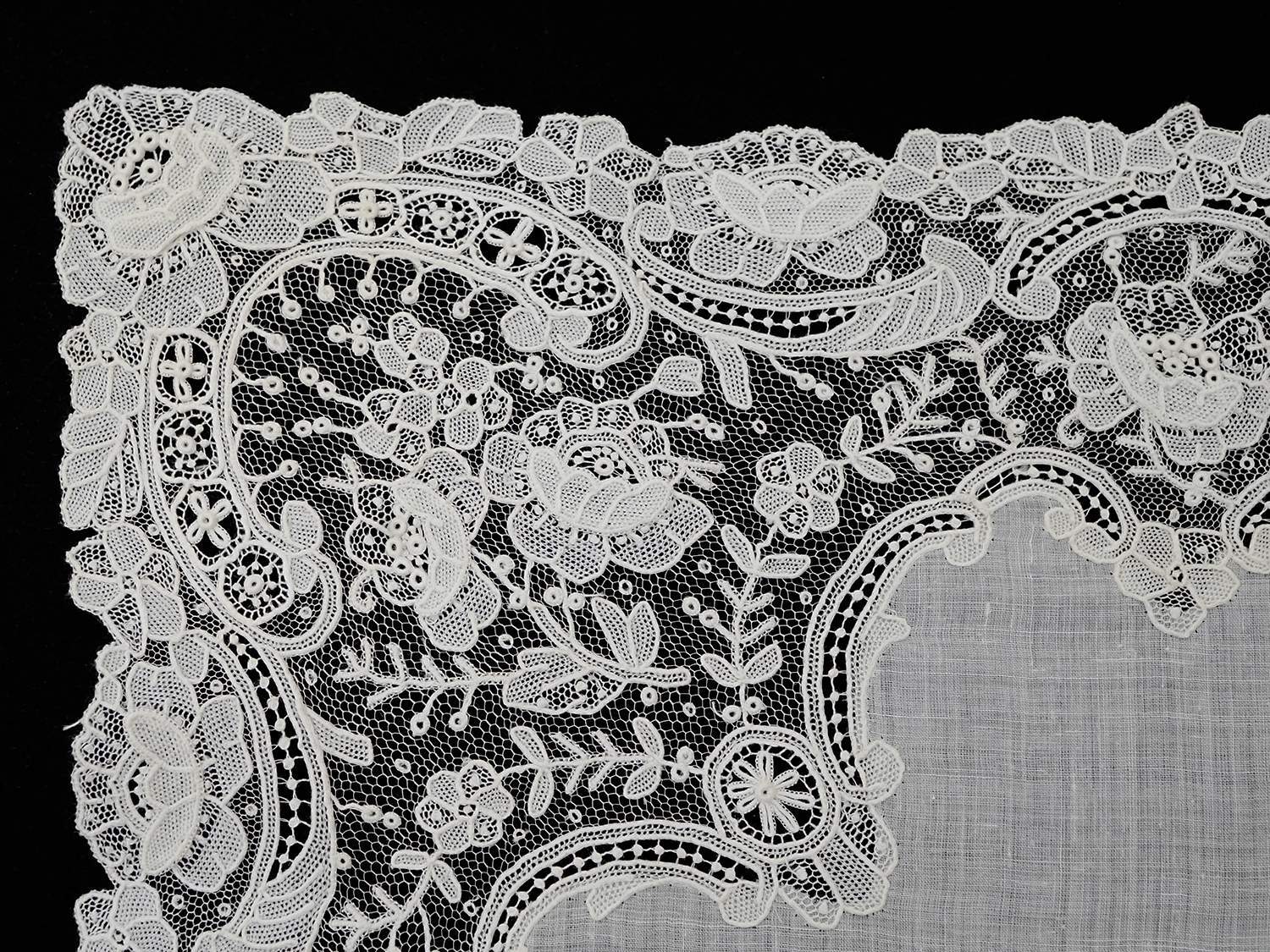 画像11: アンティーク ポワンドローズ  結婚式のハンカチ 【MV】イニシャル刺繍入り 【ポワン・ド・ローズ】　【ポワン・ド・ガーズ】  (11)