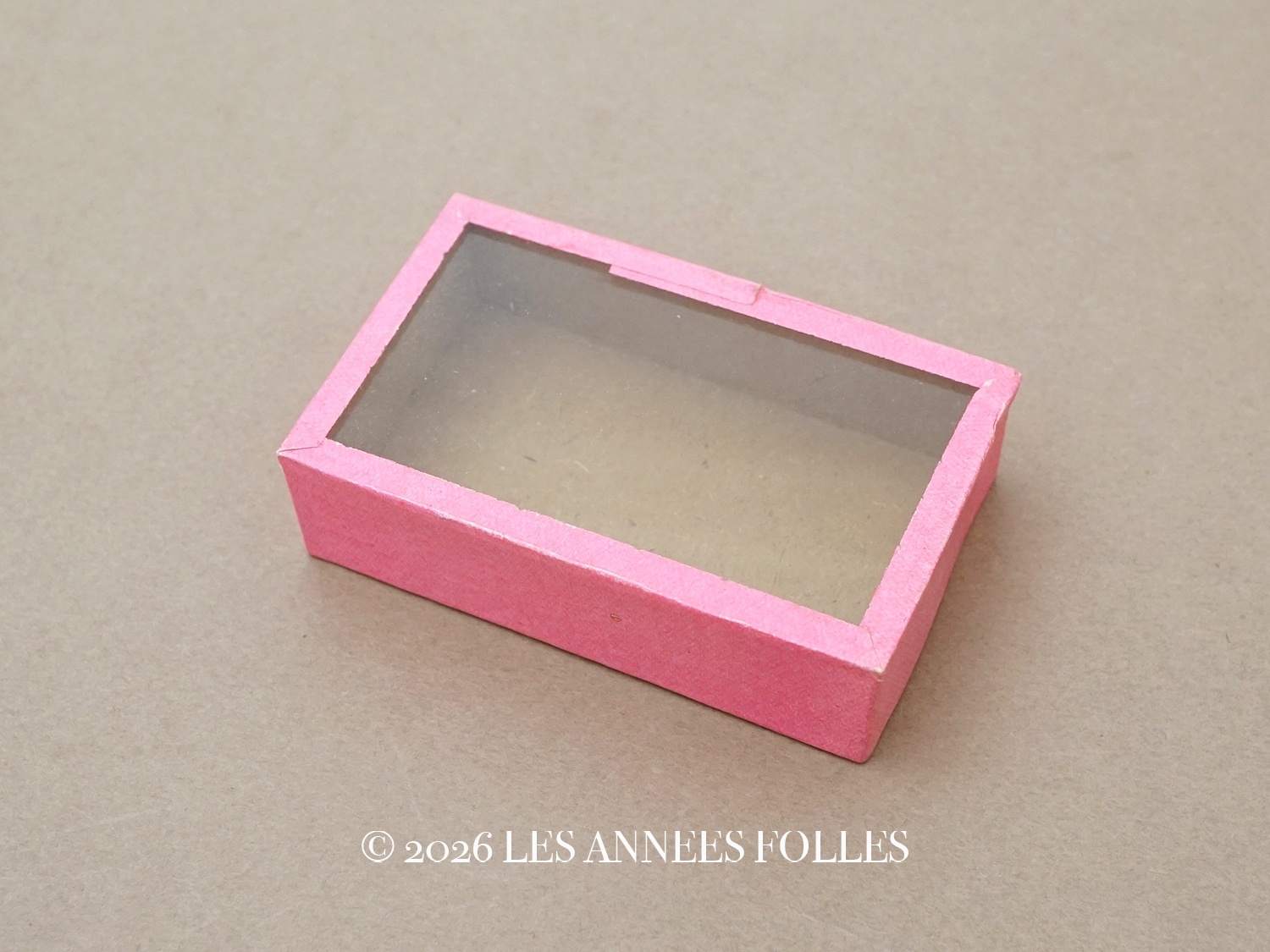 画像1: ＊蚤の市＊アンティーク ガラスの蓋の紙箱 ピンク (1)