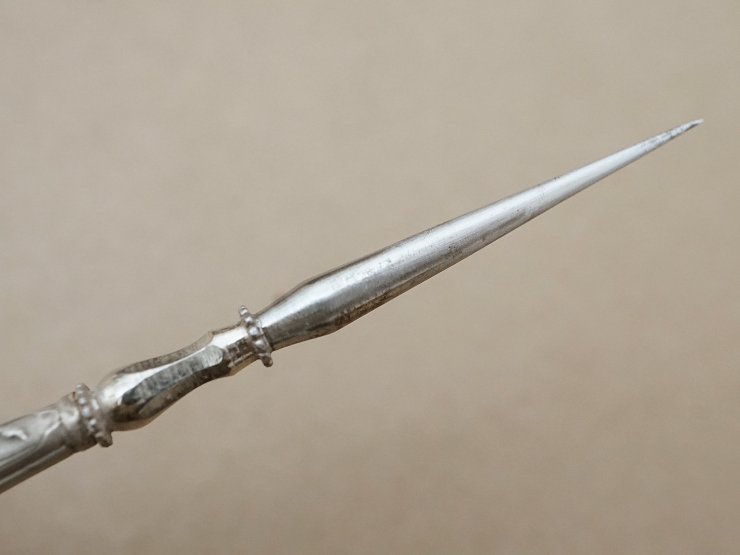 画像9: アンティーク シルバー製 薔薇模様 裁縫道具セット  (9)