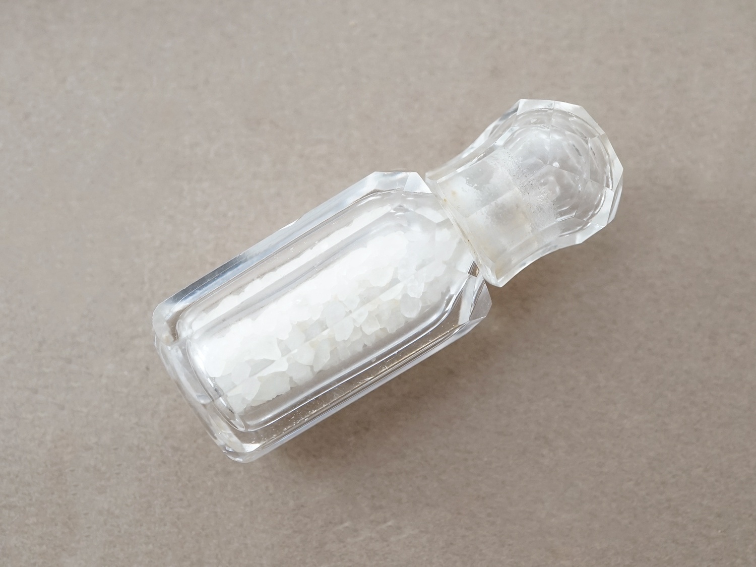 画像2: アンティーク クリスタル製 気付け薬の小瓶  (2)