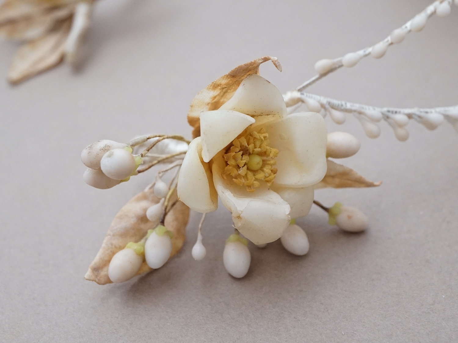 画像6: 1900年頃 アンティーク ワックスフラワー 薔薇のティアラ＆ブートニア ウェディング 結婚式 (6)