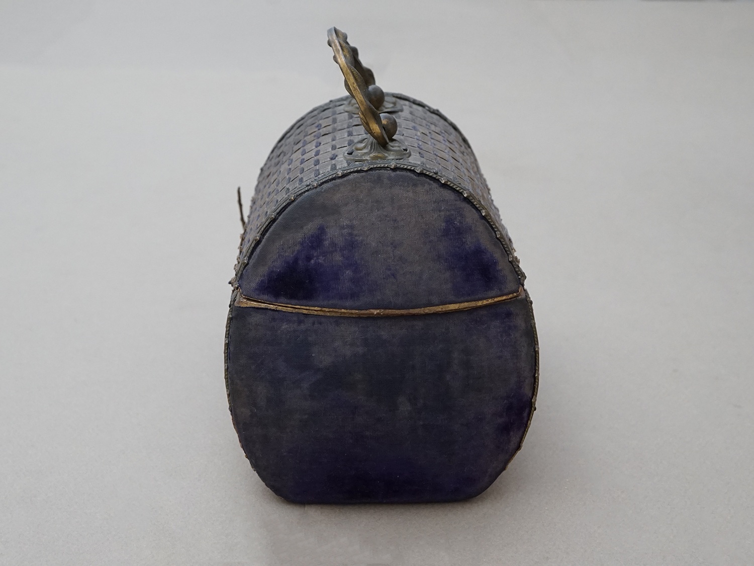 画像4: ＊蚤の市＊19世紀 アンティーク ナポレオン3世時代 パニエ型　お菓子箱 ハンドル & 鍵穴付き チョコレートボックス 木箱  (4)