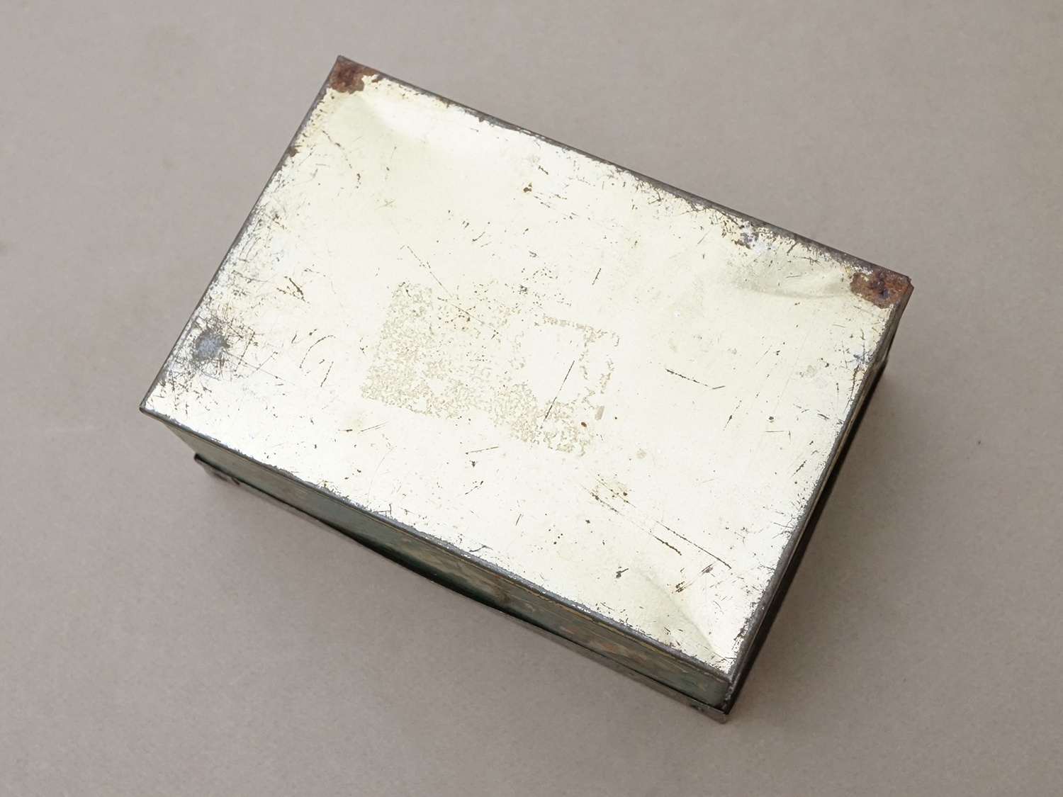 画像6: 19世紀 アンティーク 子猫たち ラングドシャのメタル缶 LANGUES DE CHAT- MAISON MATHE - (6)