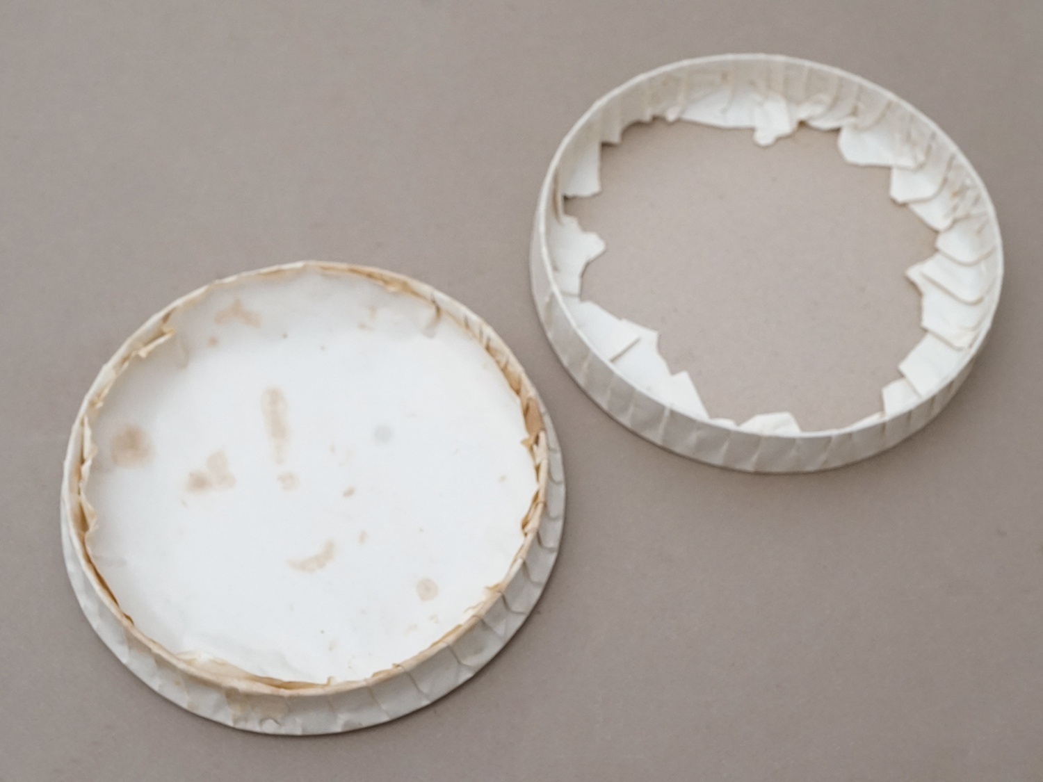 画像4: ＊蚤の市＊ アンティーク ジャンヌダルクのお菓子箱  (4)