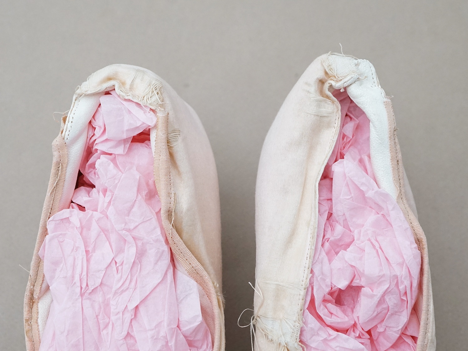 画像3: ＊蚤の市＊1900年頃 アンティーク ウェディングシューズ パウダーピンクのシルクサテン - AU LOUVRE - (3)