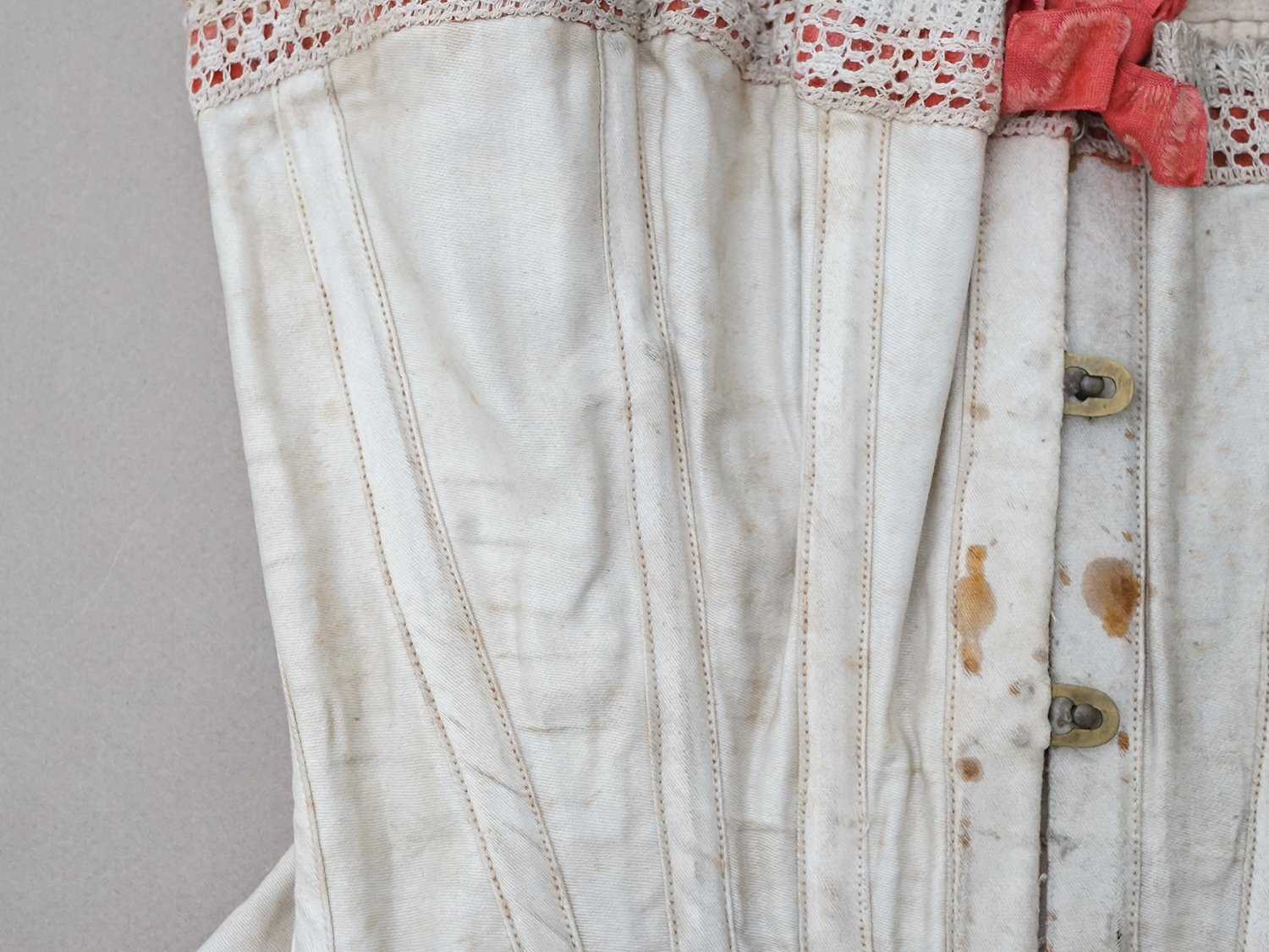 画像5: ＊蚤の市＊1860年頃 アンティーク コルセット シルクベルベットのリボン付き (5)