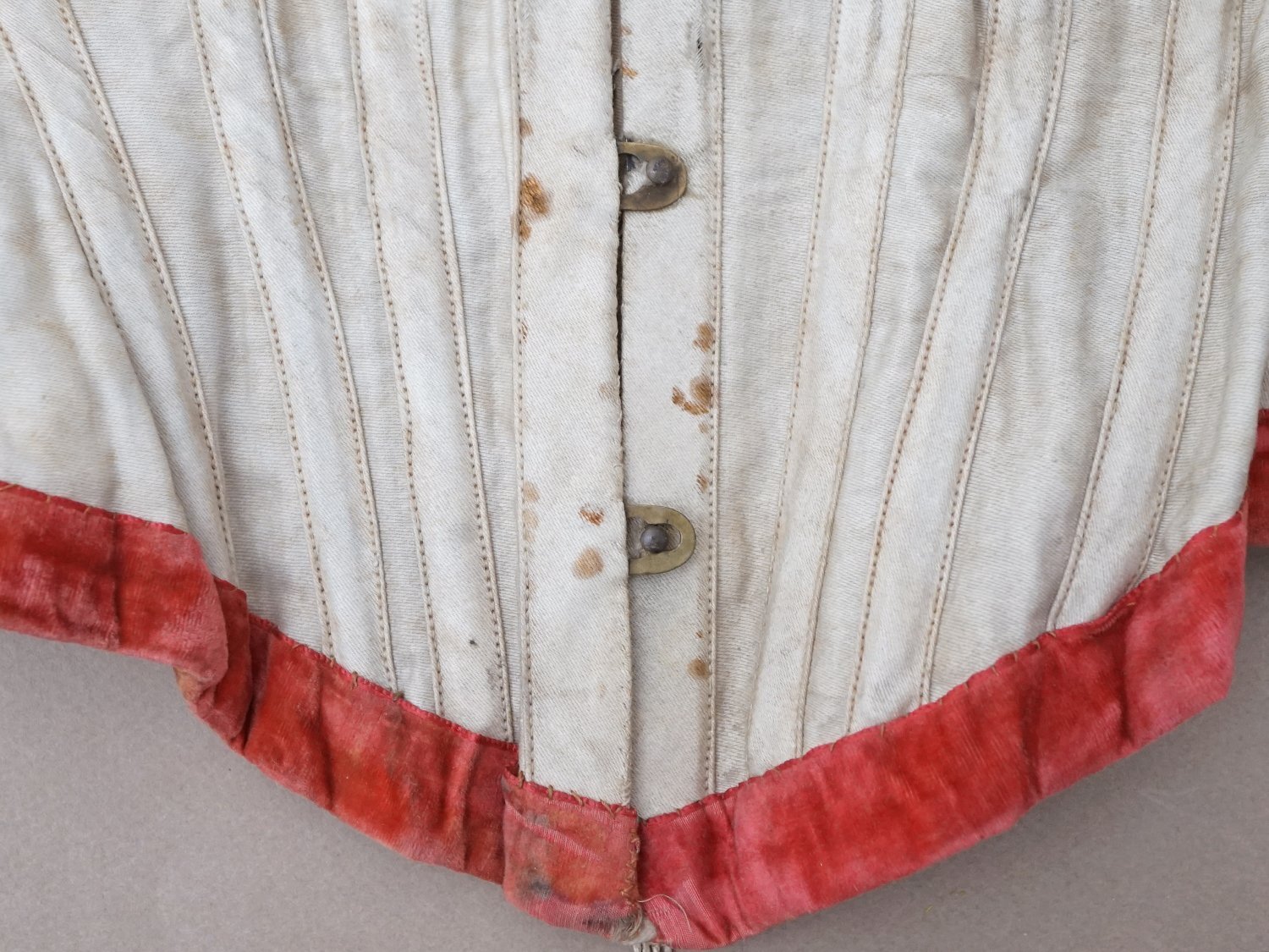 画像4: ＊蚤の市＊1860年頃 アンティーク コルセット シルクベルベットのリボン付き (4)