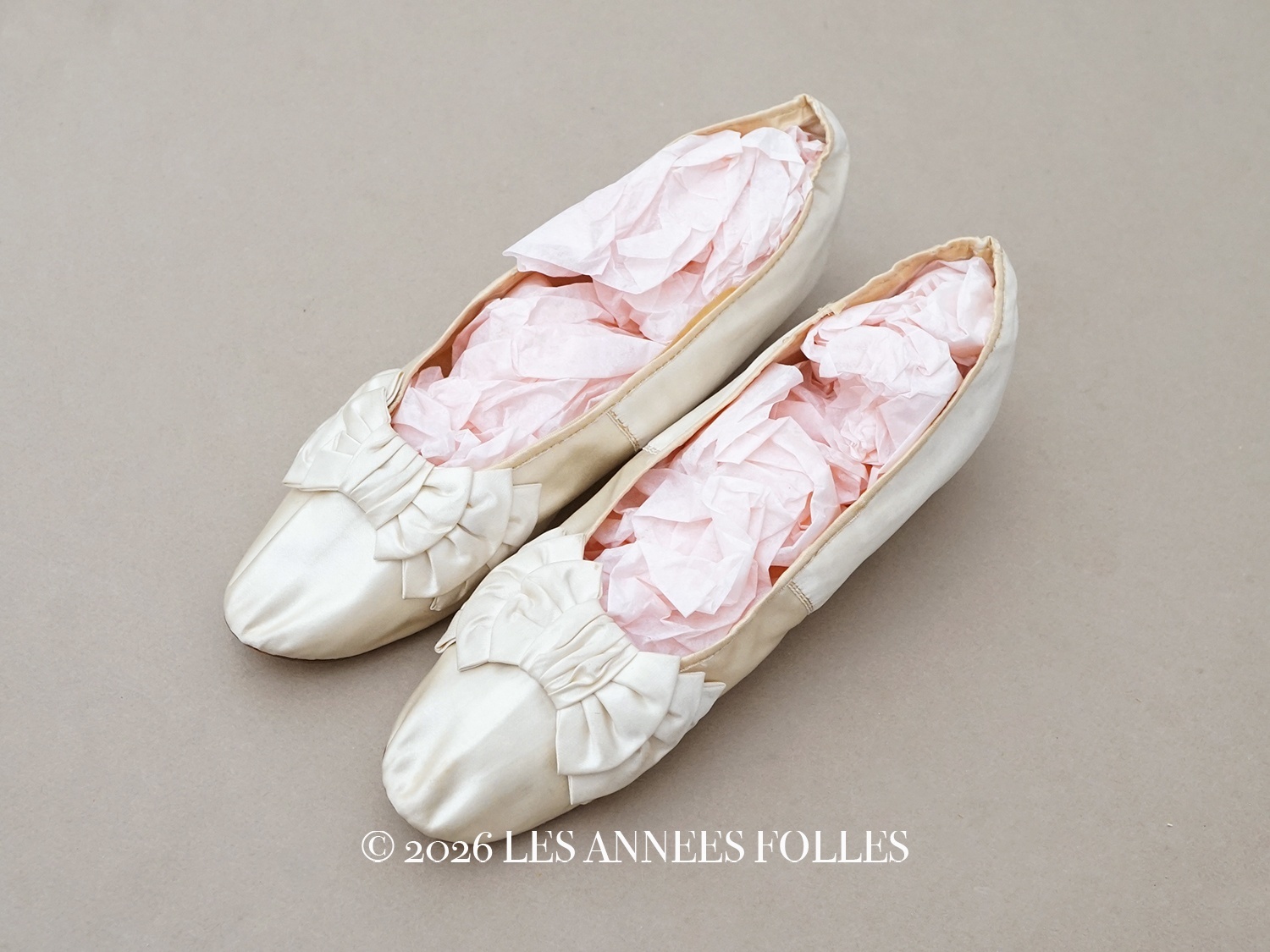 画像1: 19世紀末 アンティーク ウェディング シューズ オフホワイト - C.F.BALLY - (1)