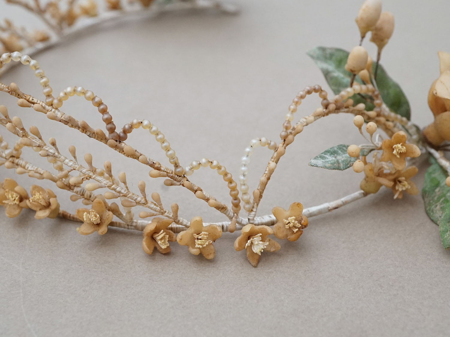画像4: ＊蚤の市＊アンティーク ワックスフラワーのティアラ ウェディング (4)