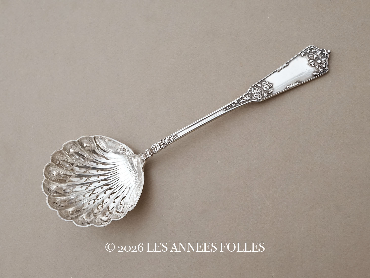 画像1: 19世紀末 アンティーク シルバー製 シュガースプーン 花模様 シルバー950 (1)