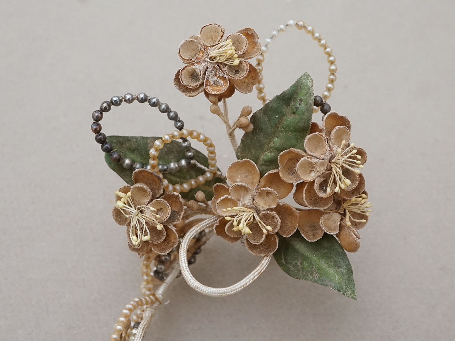 画像7: ＊蚤の市＊アンティーク パールとワックスフラワーのティアラ & ブローチのセット ウェディング  (7)
