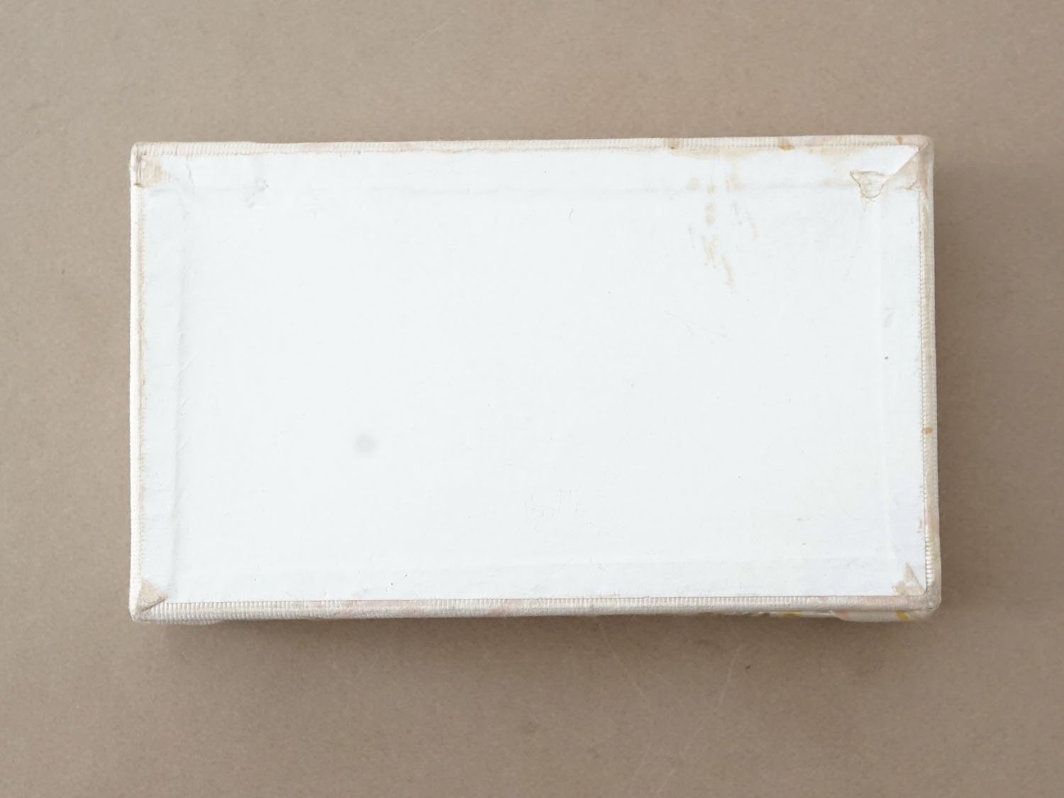 画像7: ＊蚤の市＊アンティーク お菓子箱 シルク地 ピンクのリボン＆薄紫と黄色の薔薇 (7)