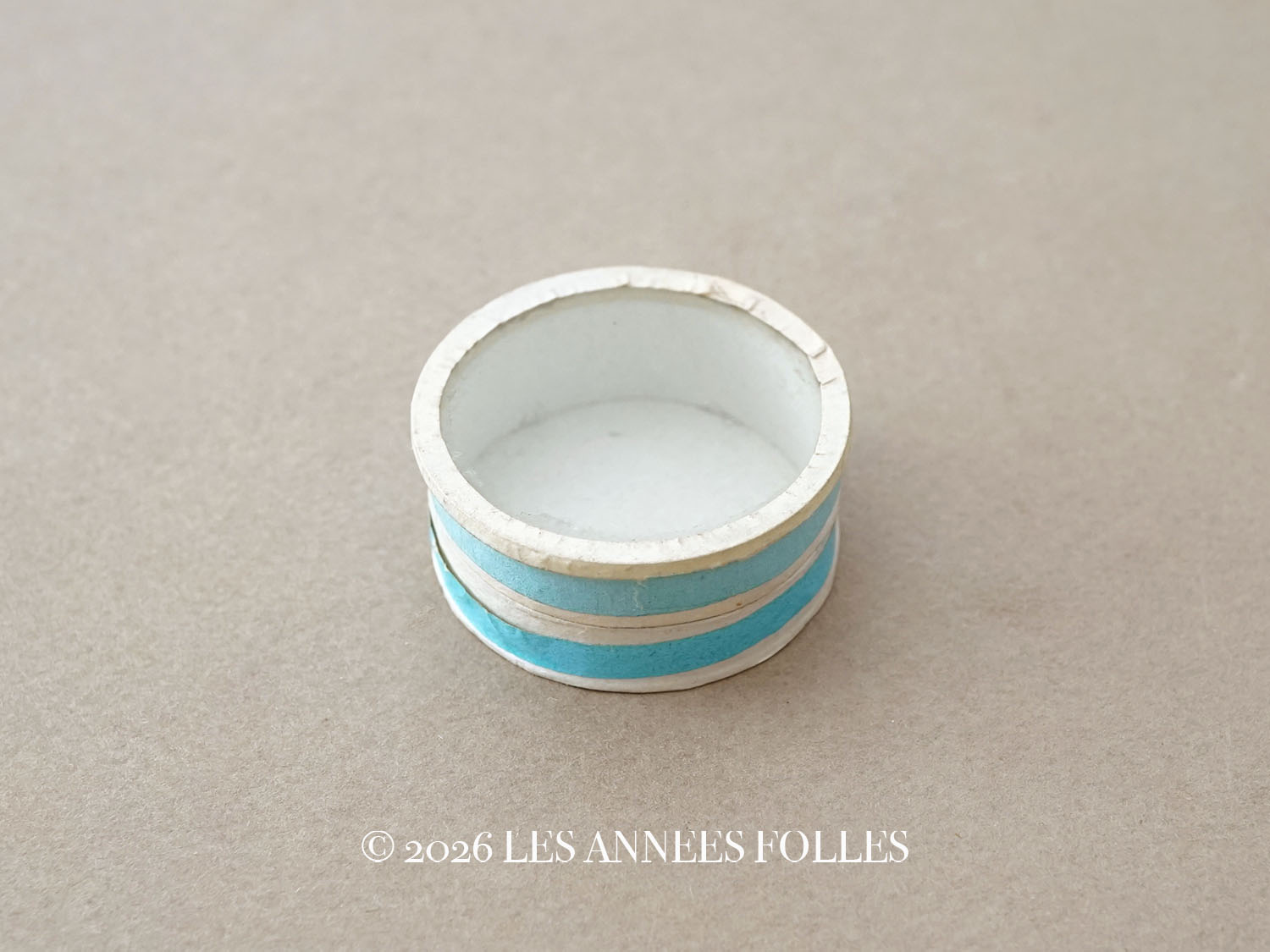 画像1: 1900年頃 アンティーク ガラスの蓋の小さな紙箱 水色 (1)