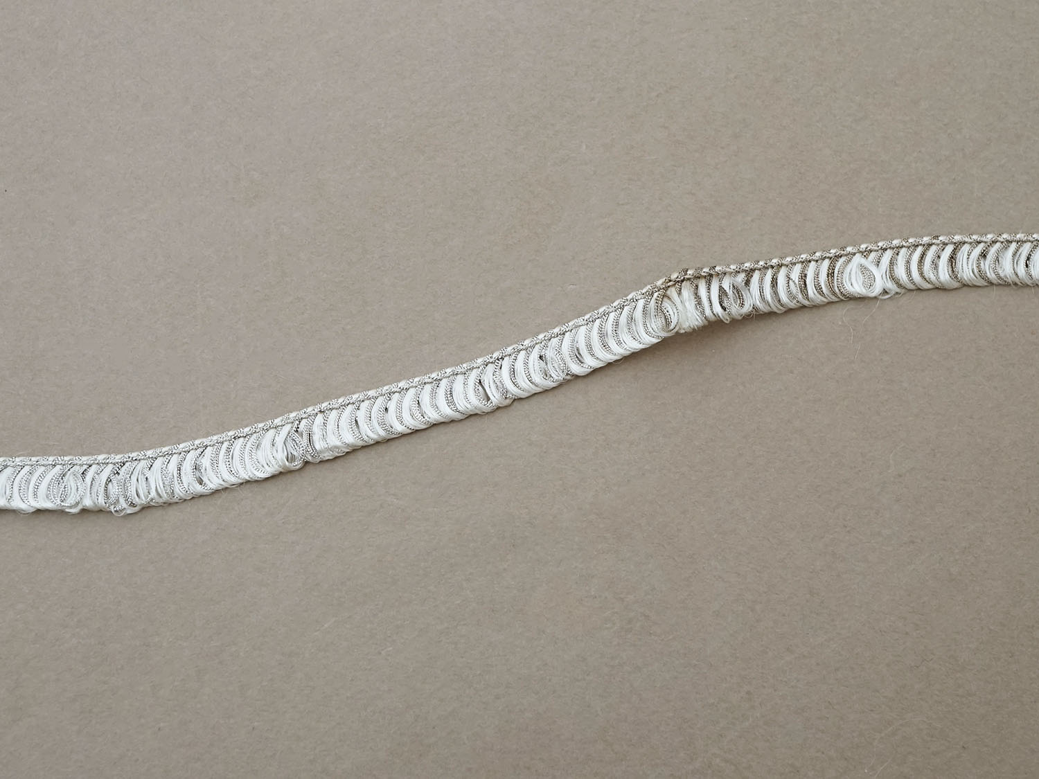 画像3: アンティーク  トリム フリンジ ホワイトシルバー 9mm幅 (3)