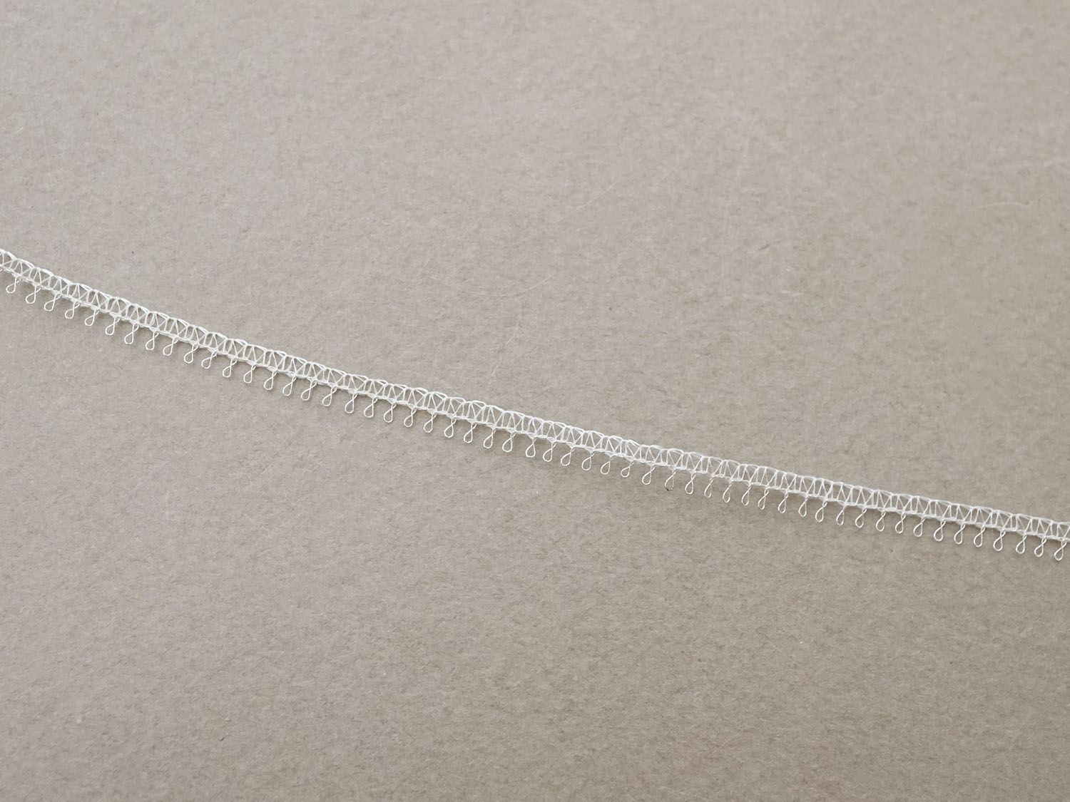 画像3: アンティーク 極細 ホワイトシルバー メタル製トリム 4mm幅 (3)