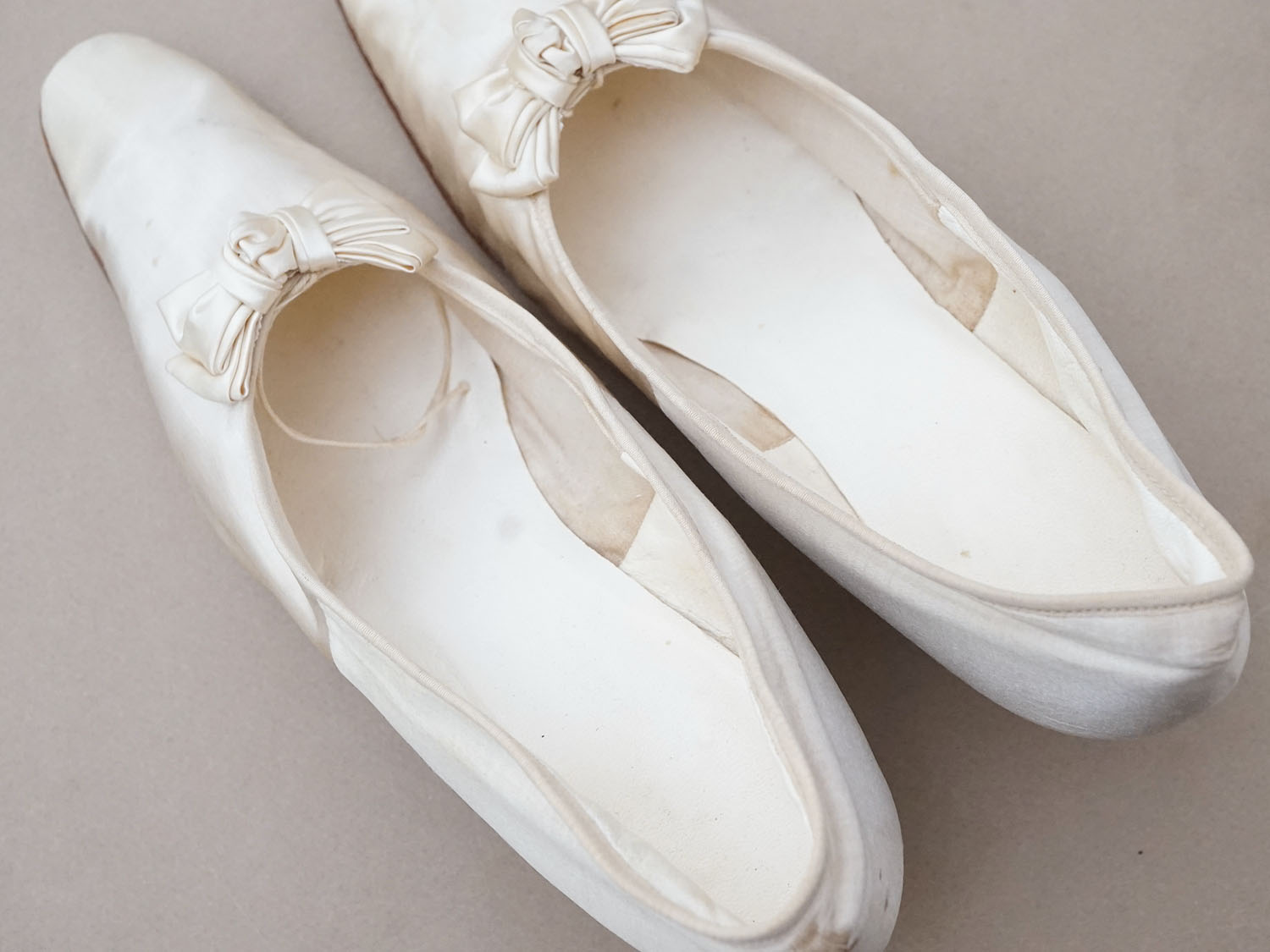 画像9: アンティーク ウェディング シューズ オフホワイトのシルクサテン (9)