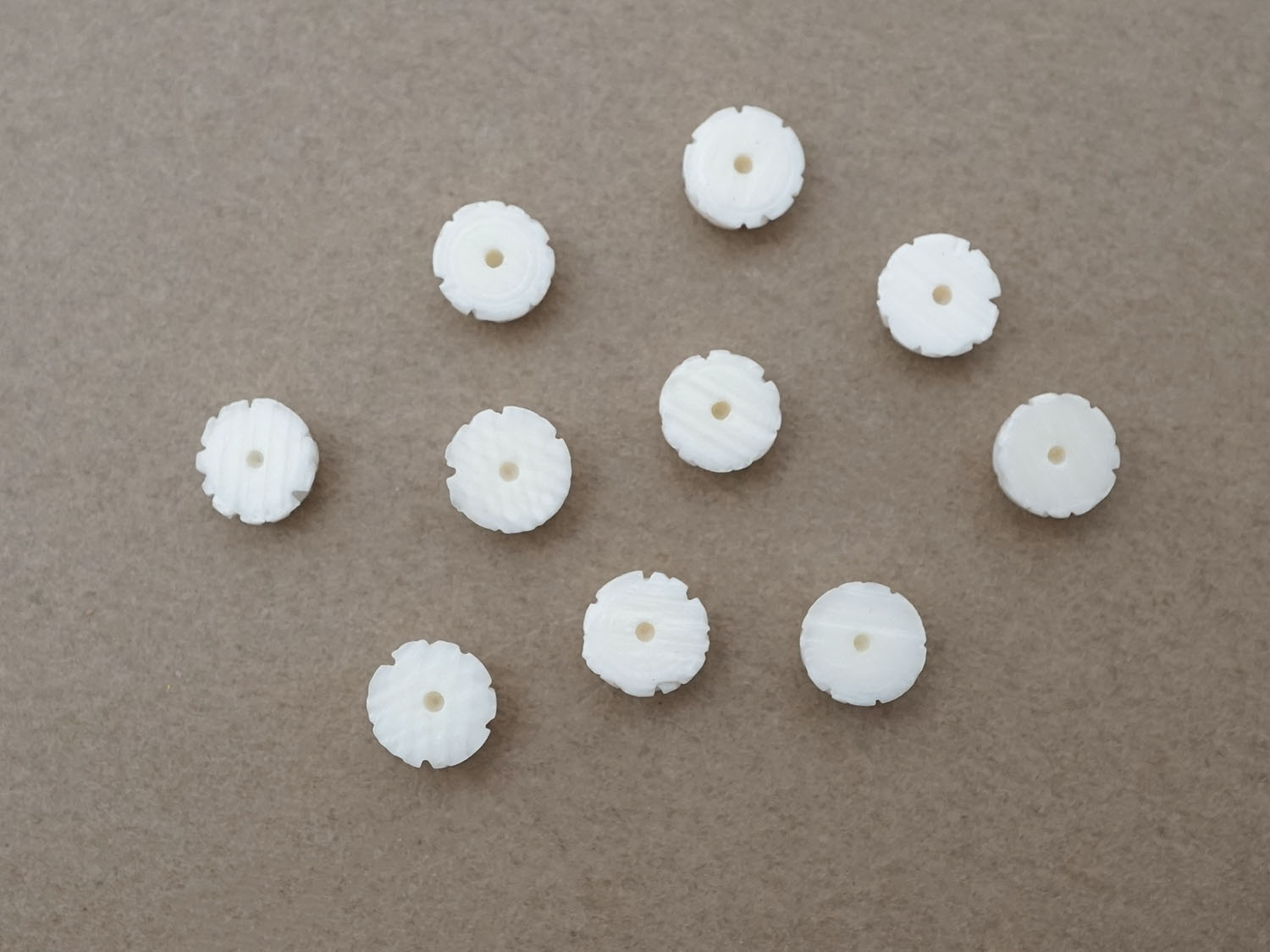 画像5: アンティーク 極小 薔薇のジュエリーパーツ 10ピースのセット 6mm 手彫り イボワリヌ  (5)