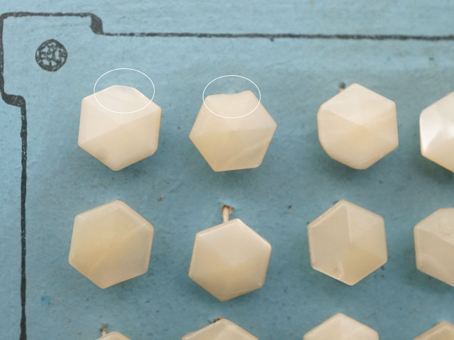 画像8: アンティーク シェルボタン 六角形 8mm 24ピース  (8)