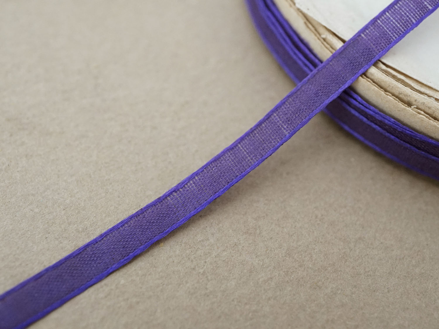 画像3: 19世紀 アンティーク 極細 シルクリボン 8.5m 4mm幅 紫 & 青紫 (3)