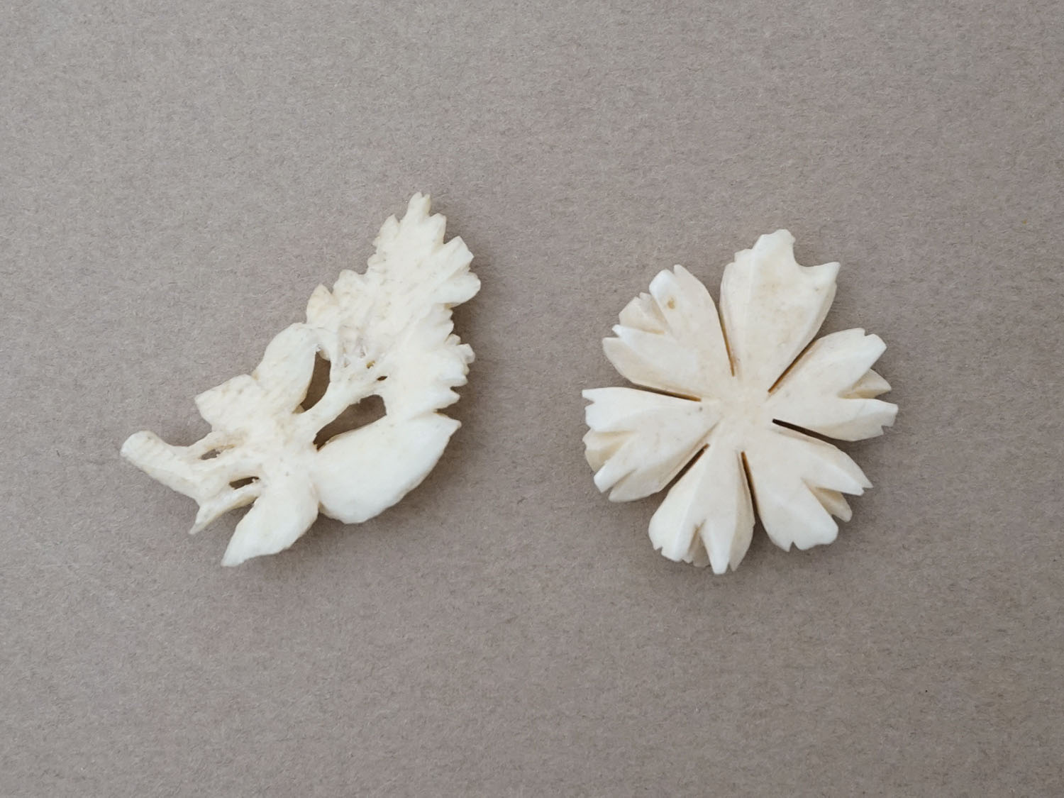 画像2: ＊蚤の市セット＊アンティーク 手彫り 花のモチーフ 2点セット イボワリヌ (2)