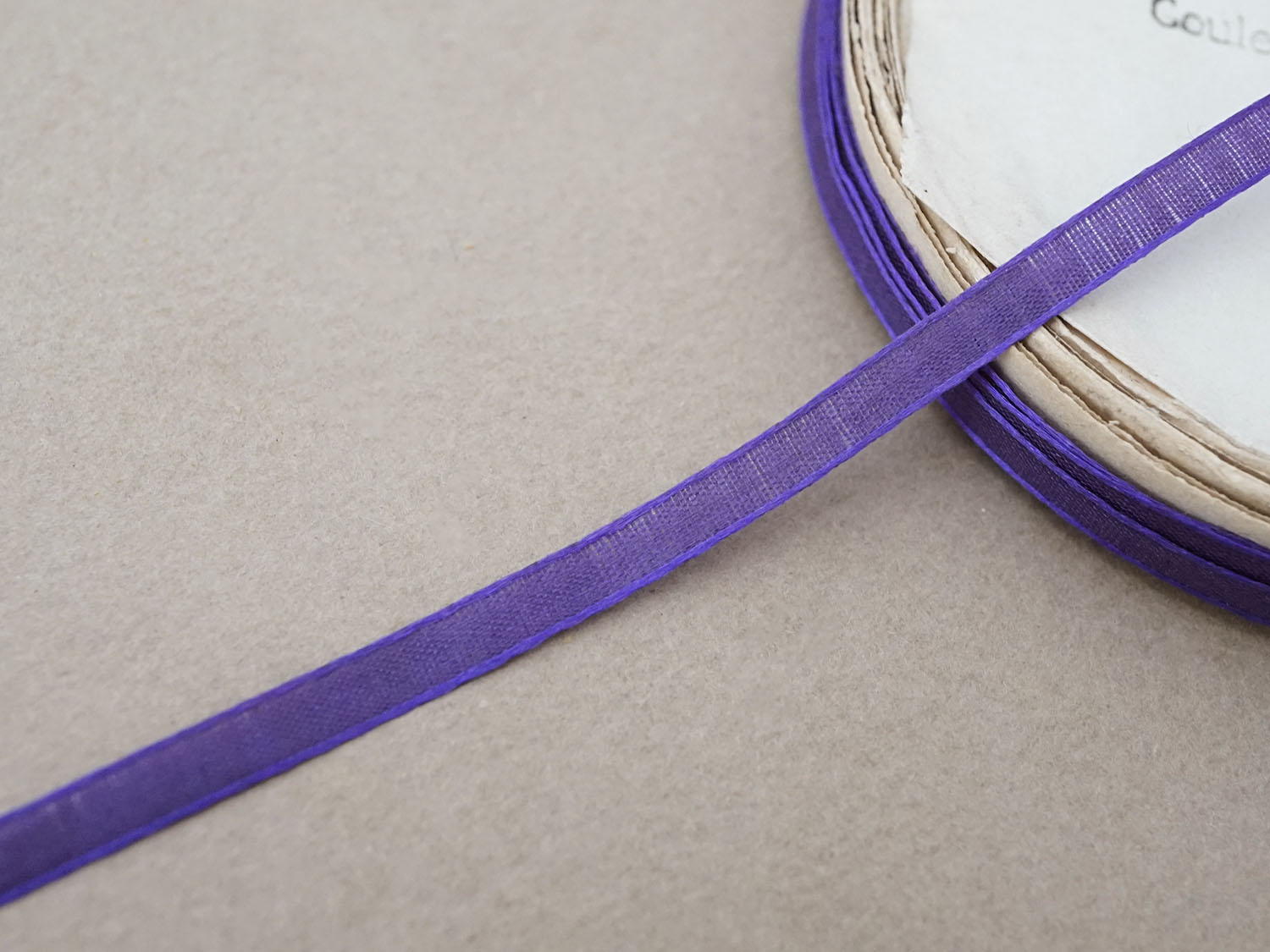 画像2: 19世紀 アンティーク 極細 シルクリボン 8.5m 4mm幅 紫 & 青紫 (2)