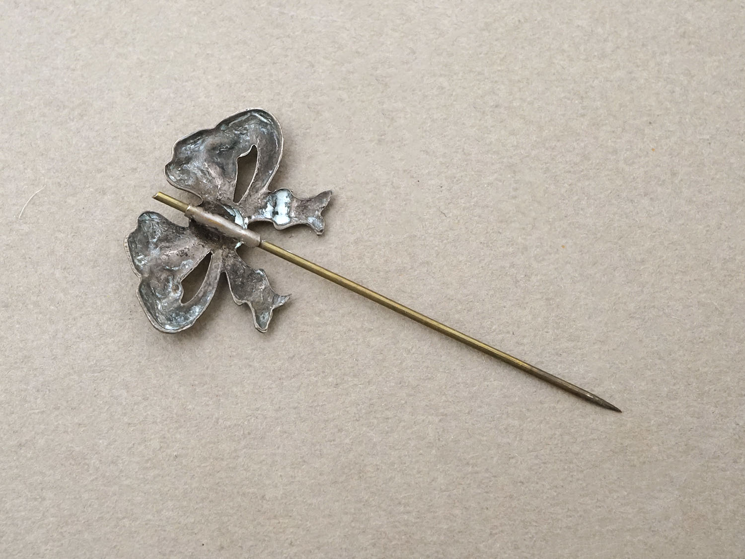 画像4: 1900年頃 アンティーク エパングル リボン グラスストーン付 (4)