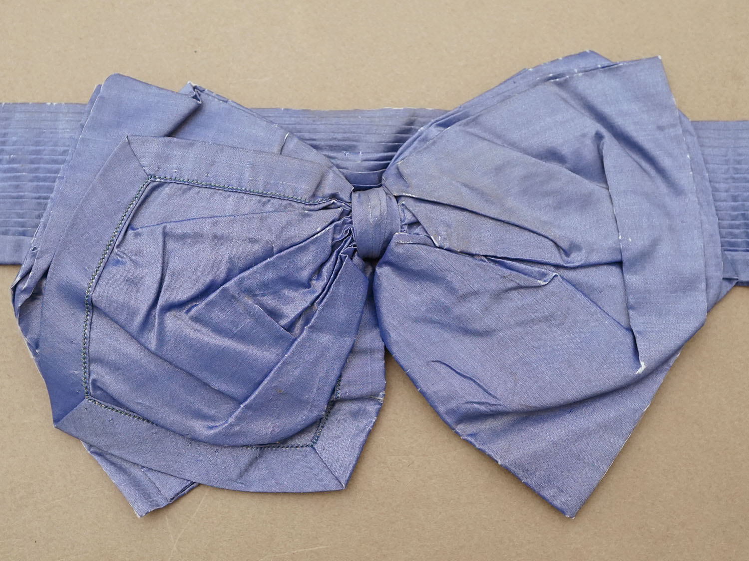 画像4: ＊蚤の市＊1900年頃 アンティーク シルク製 クラヴァット ラヴェンダーブルー (4)