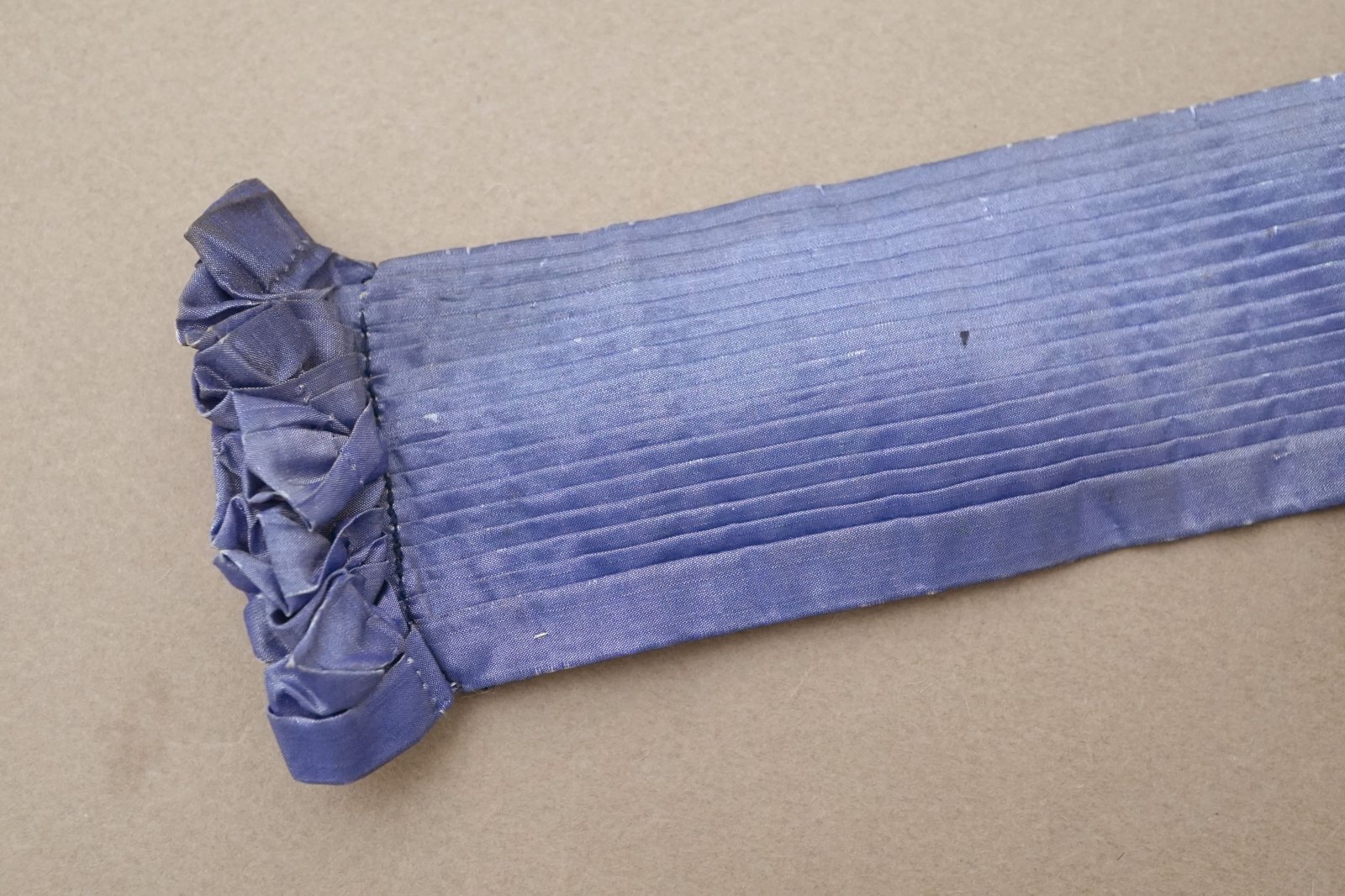 画像3: ＊蚤の市＊1900年頃 アンティーク シルク製 クラヴァット ラヴェンダーブルー (3)