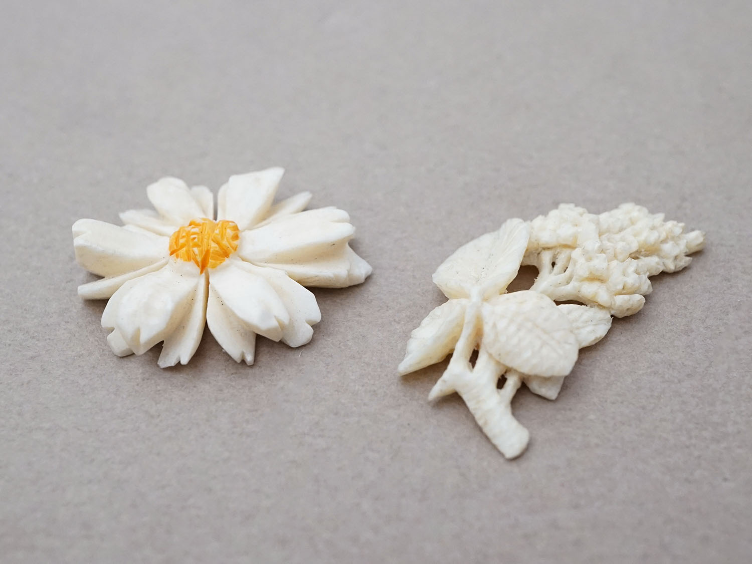 画像3: ＊蚤の市セット＊アンティーク 手彫り 花のモチーフ 2点セット イボワリヌ (3)