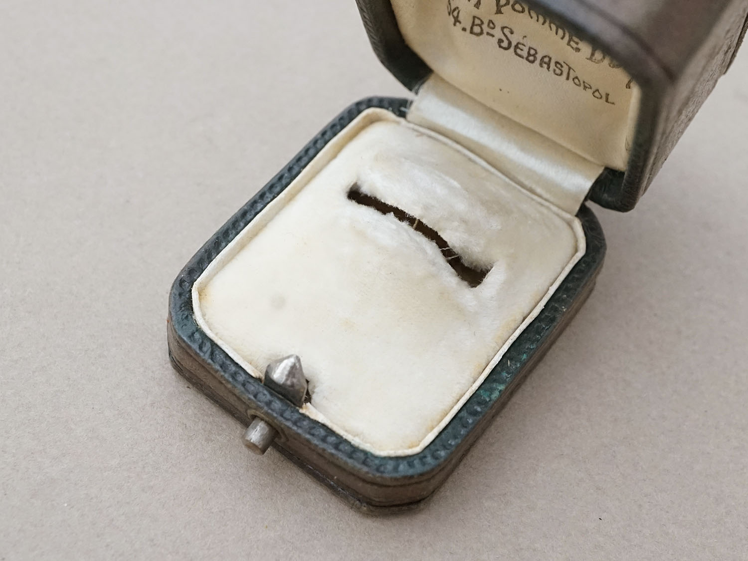 画像3: アンティーク 本革製 リングボックス モスグリーン ジュエリーボックス  (3)