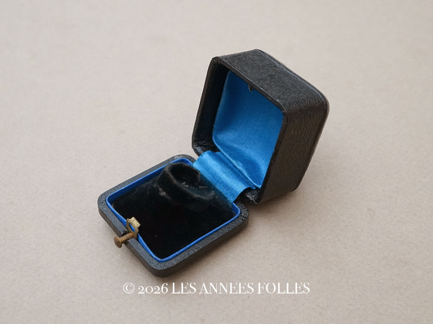 画像1: 19世紀末 アンティーク 本革製 ジュエリーボックス  リングボックス 黒 (1)