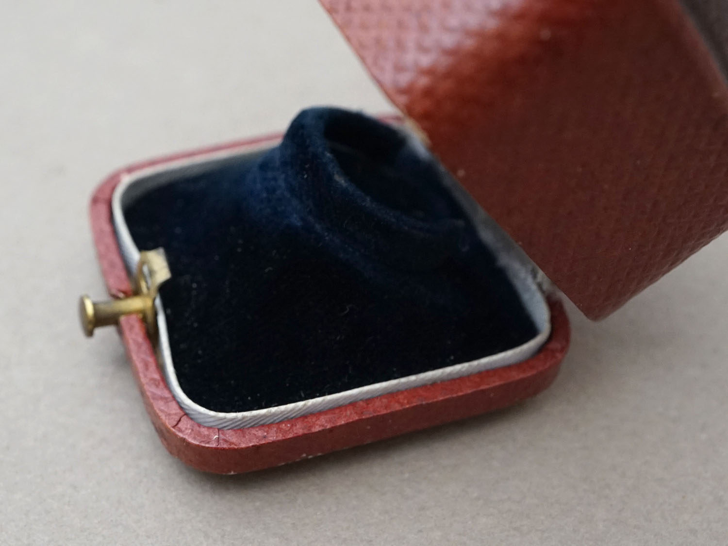 画像3: 19世紀末 アンティーク 本革製 ジュエリーボックス  リングボックス ブラウン (3)