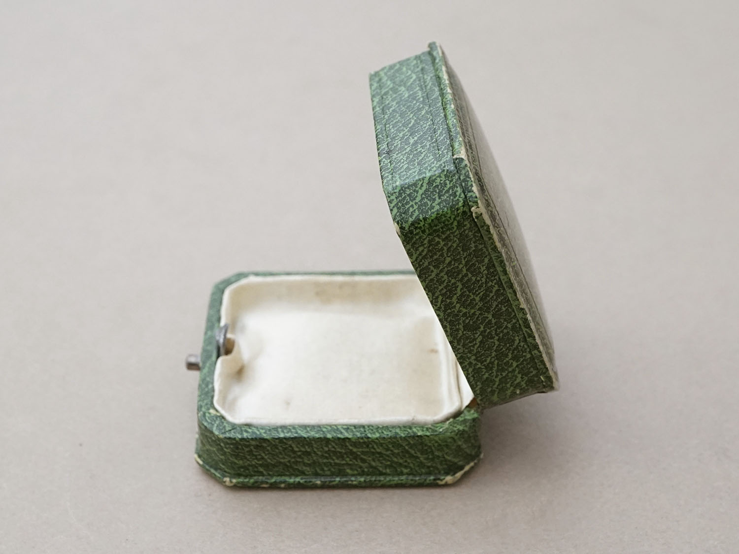 画像4: アンティーク 金彩入り ジュエリーボックス グリーン  (4)