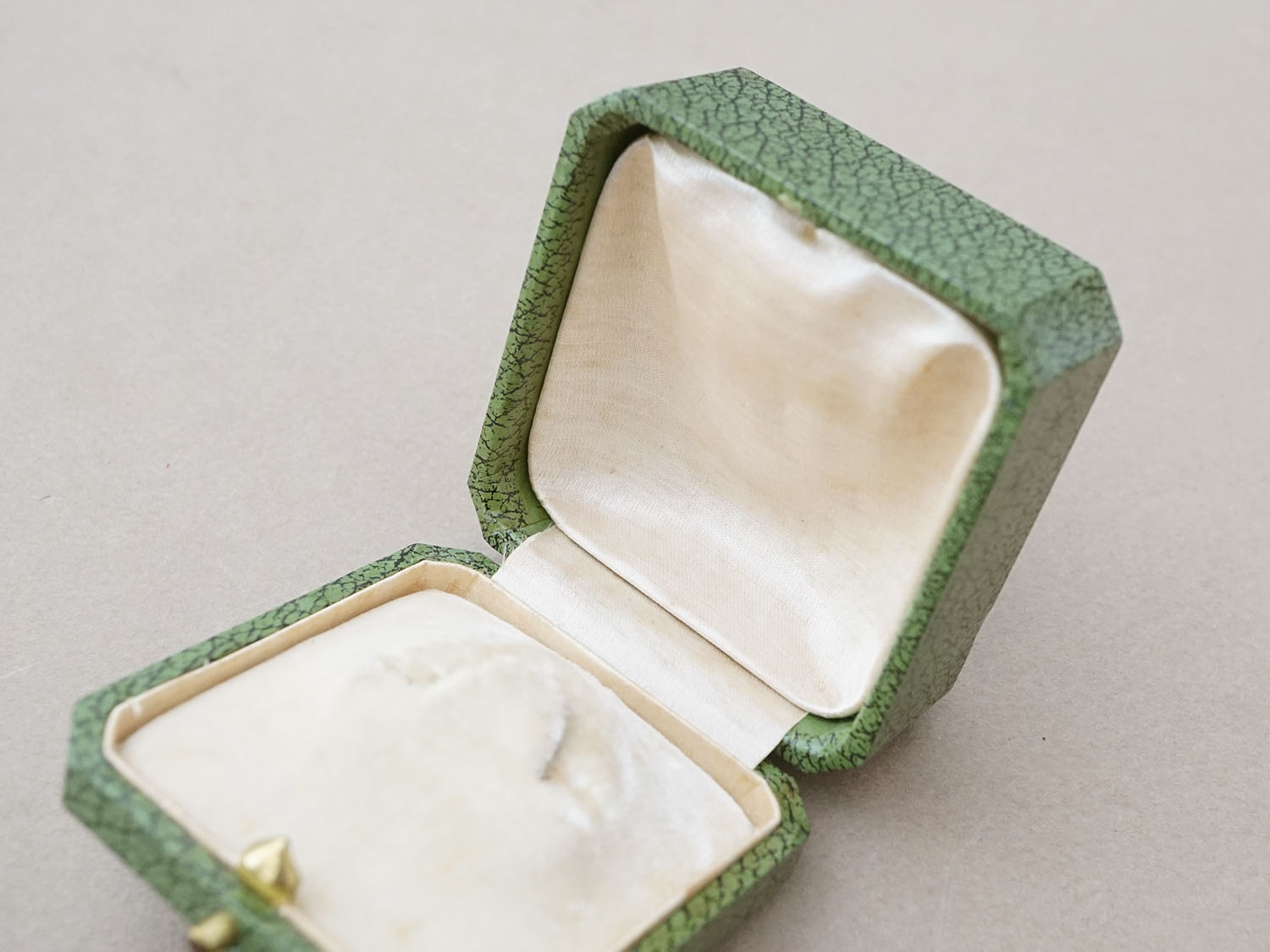 画像5: アンティーク 金彩入り ジュエリーボックス グリーン ブローチ用 (5)