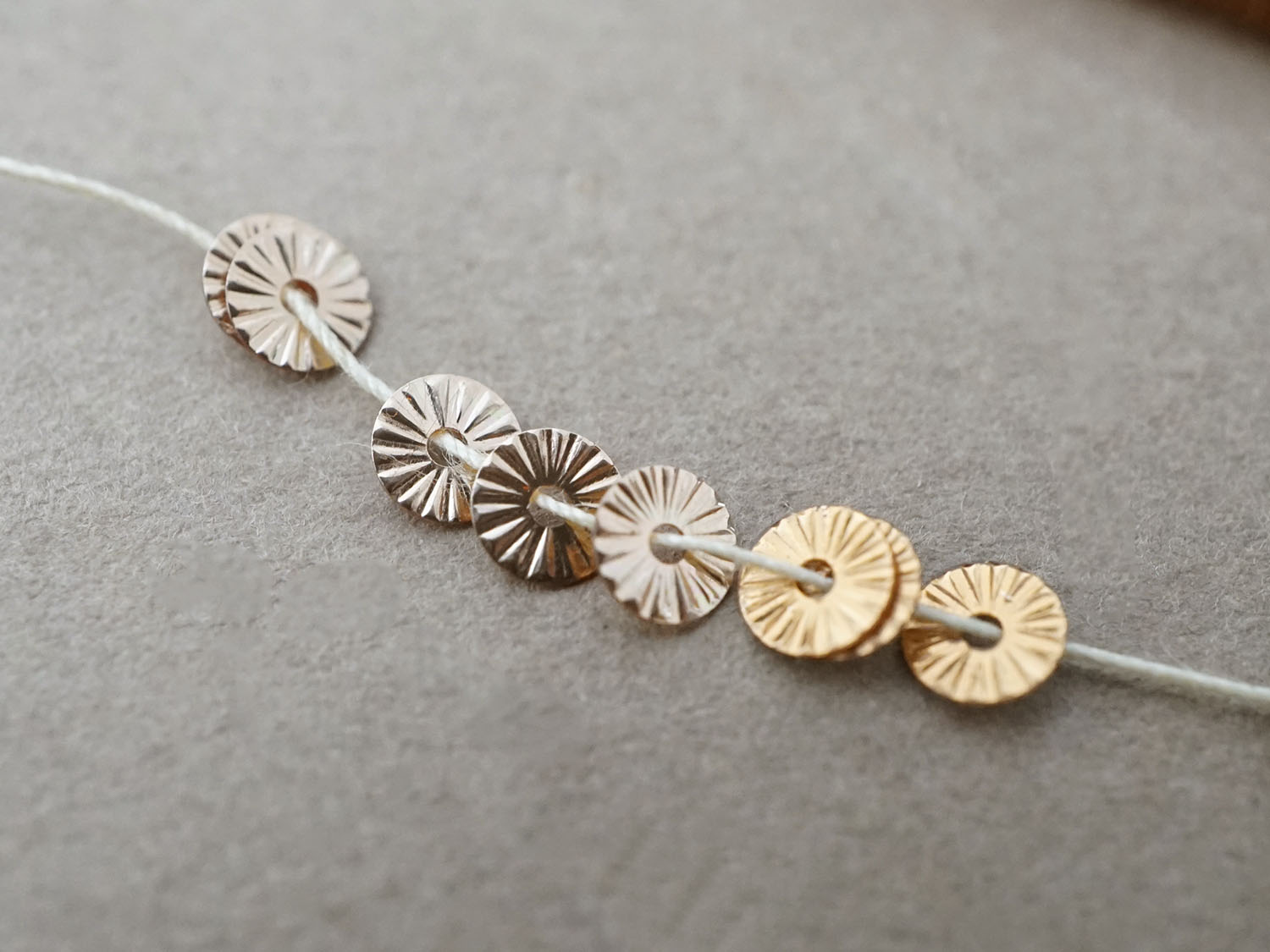 画像5: アンティーク ゼラチン製  スパンコール ソレイユ 4mm コッパー & シャンパンゴールド ダブルフェイス (5)