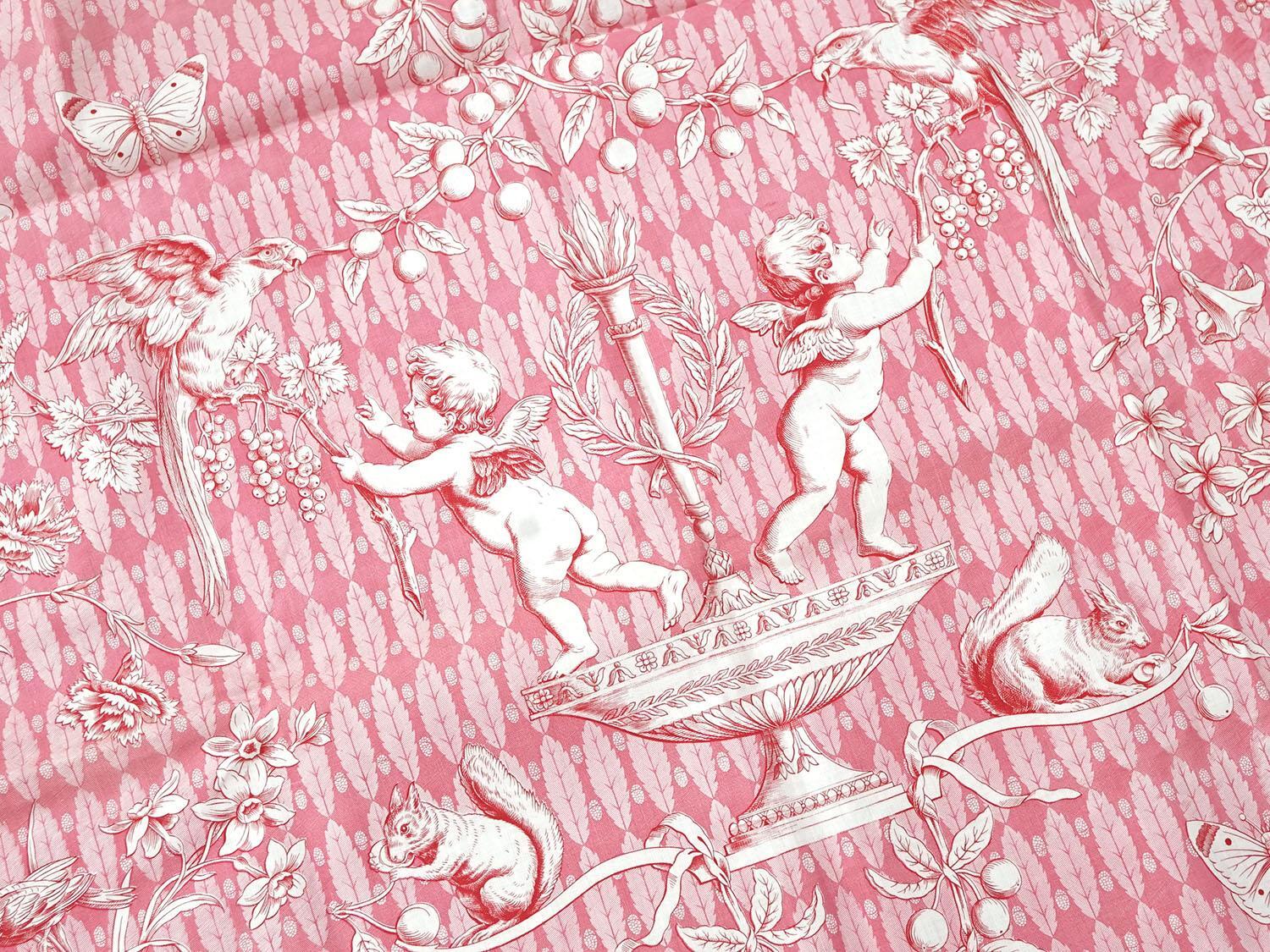 画像2: 未使用 1900年頃 アンティーク 天使＆栗鼠＆蝶々 コットン製ファブリック  200×78cm (2)