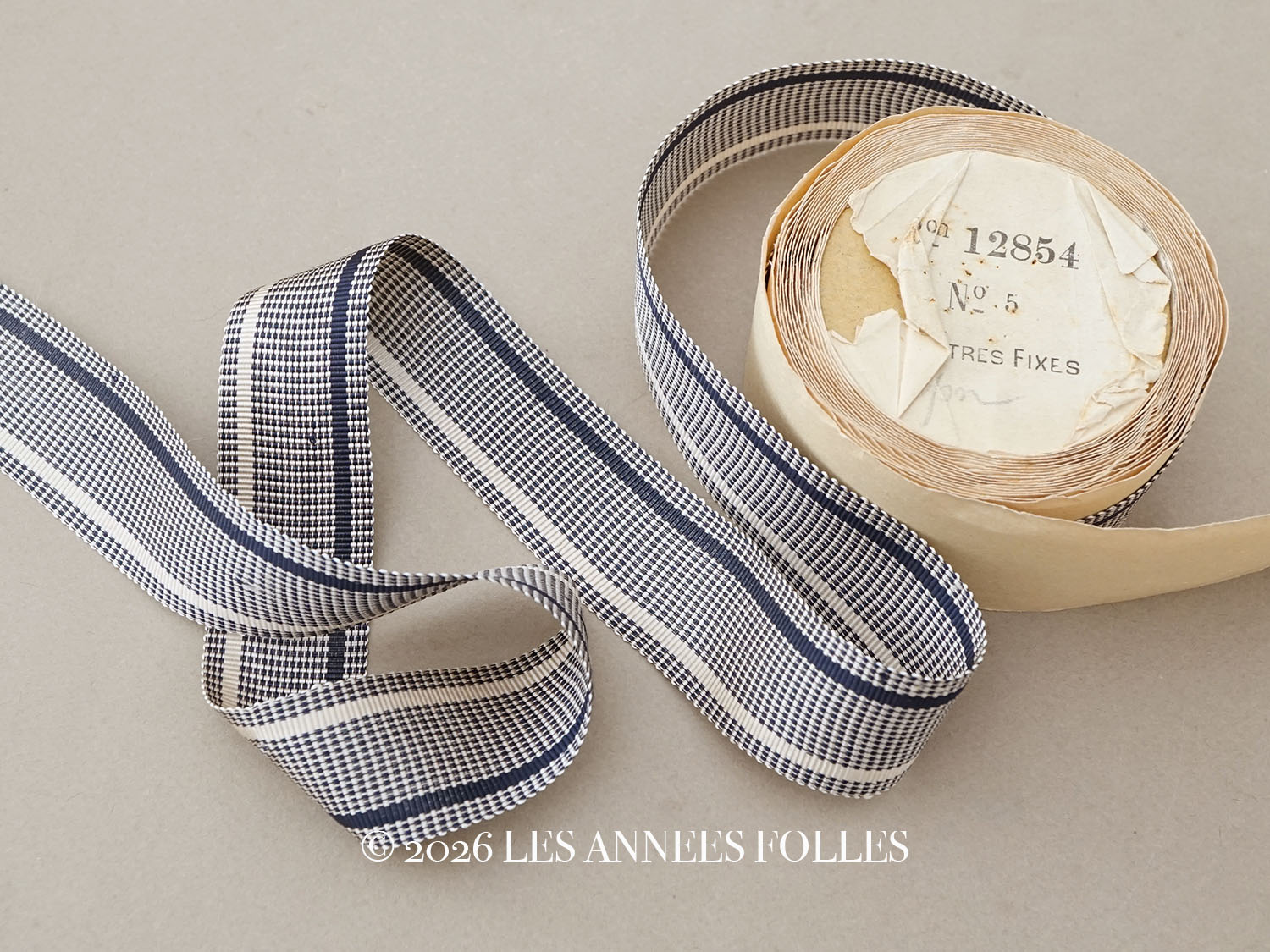 画像1: ＊蚤の市＊アンティーク ブルー＆オフホワイトの格子柄 ジャガード織 リボン 4.3m 3cm幅 (1)