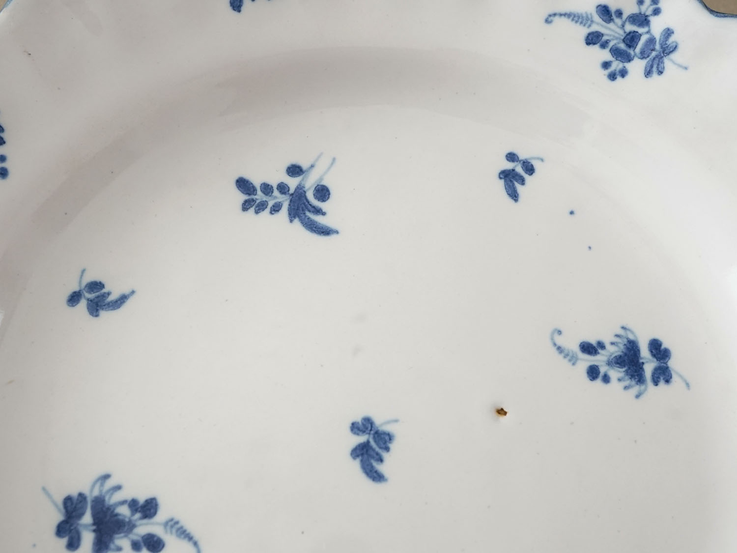 画像2: ＊蚤の市＊18世紀 アンティーク プレート ムスチエ ムスティエ 小花柄 (2)