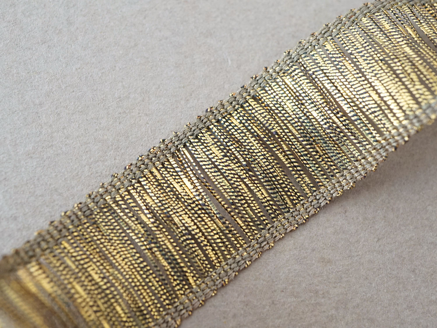 画像3: 19世紀末 アンティーク メタル製  ブレード トリム ゴールド  (3)