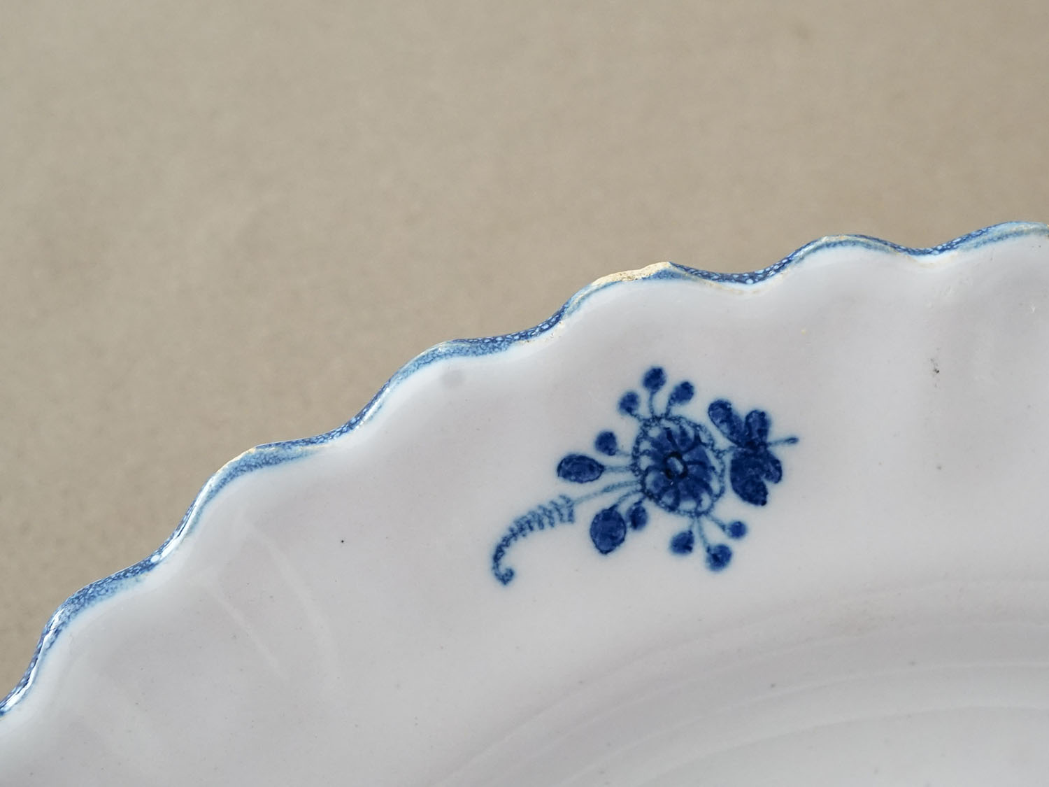 画像5: ＊蚤の市＊18世紀 アンティーク プレート ムスチエ ムスティエ 小花柄 (5)