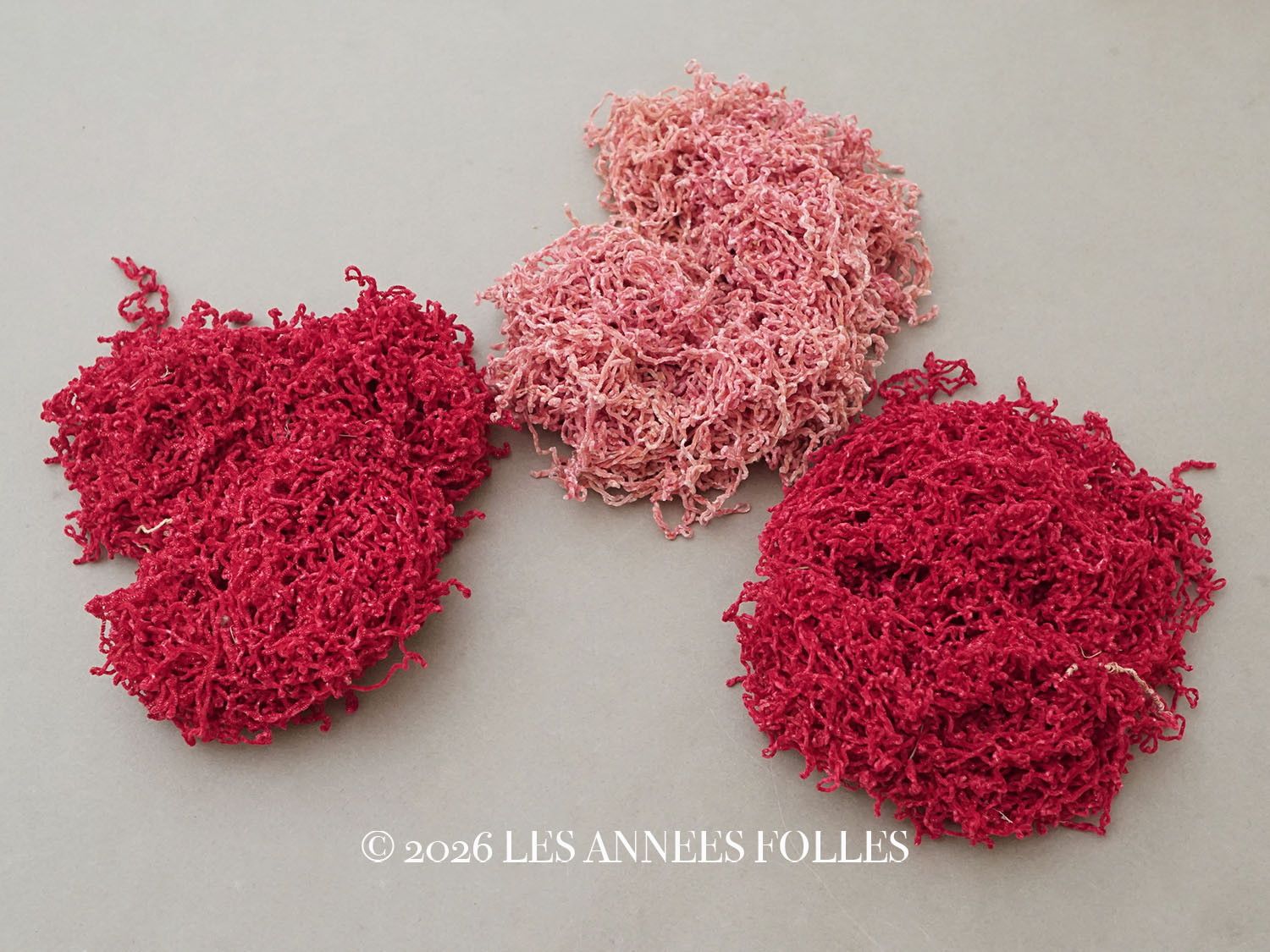 画像1: ＊蚤の市セット＊アンティーク 刺繍用 シルクベルベットの紐 3点セットシェニール糸 シュニーユ糸  (1)