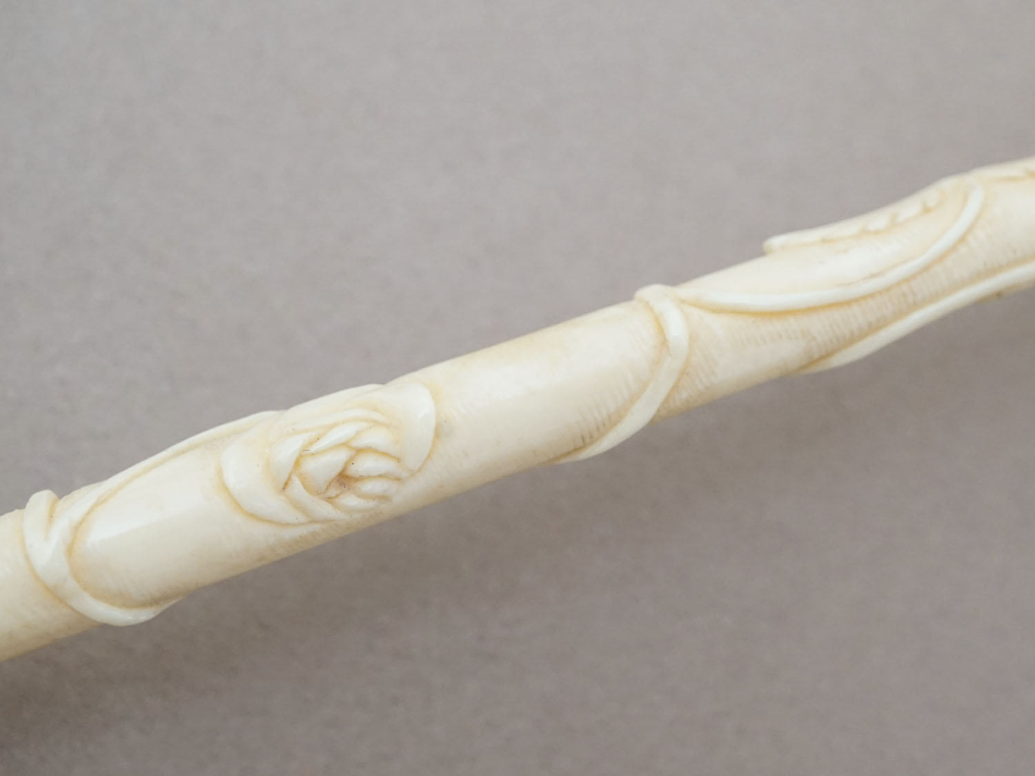 画像15: 19世紀末 アンティーク 日傘 パラソル 薔薇の彫刻i&モノグラム入り シルク製 キャメルベージュ  (15)