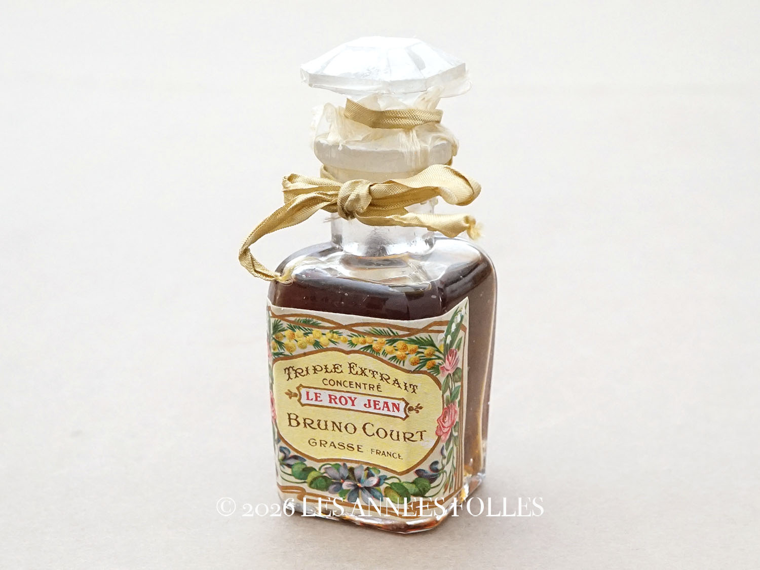 画像1: 1900年頃 アンティーク 未開封 パフュームボトル 鈴蘭＆薔薇＆菫＆ミモザ TRIPLE EXTRAIT LE ROI JEAN - BRUNO COURT GRASSE - (1)